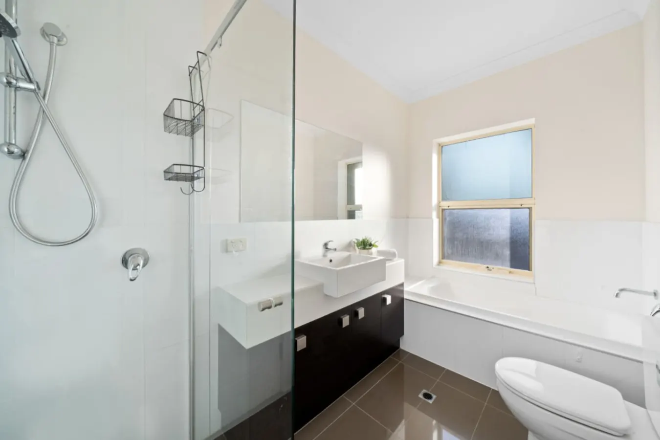 Fig & Fern—Modern Comfort between City & Coast 19