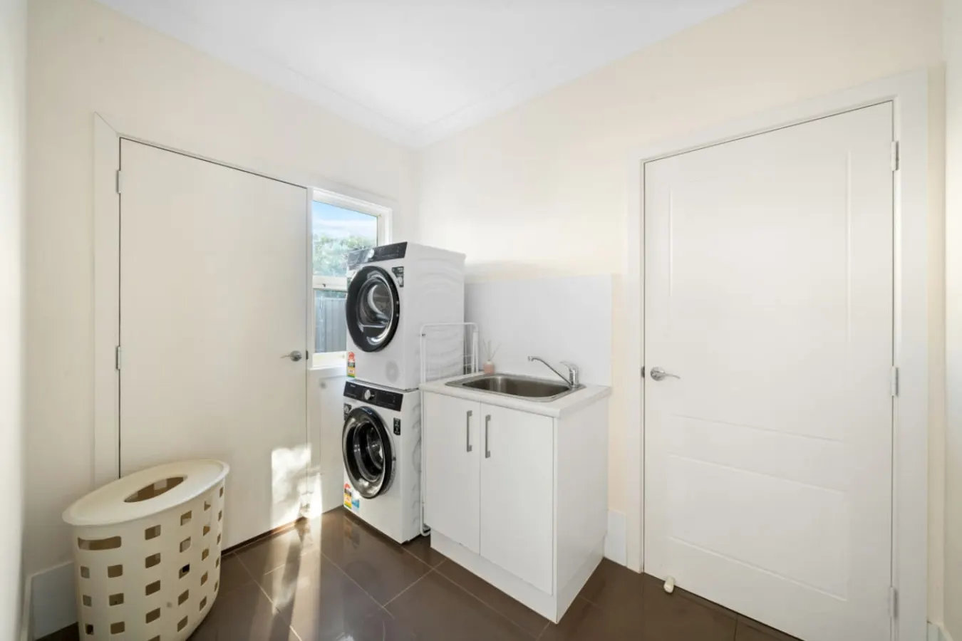 Fig & Fern—Modern Comfort between City & Coast 20