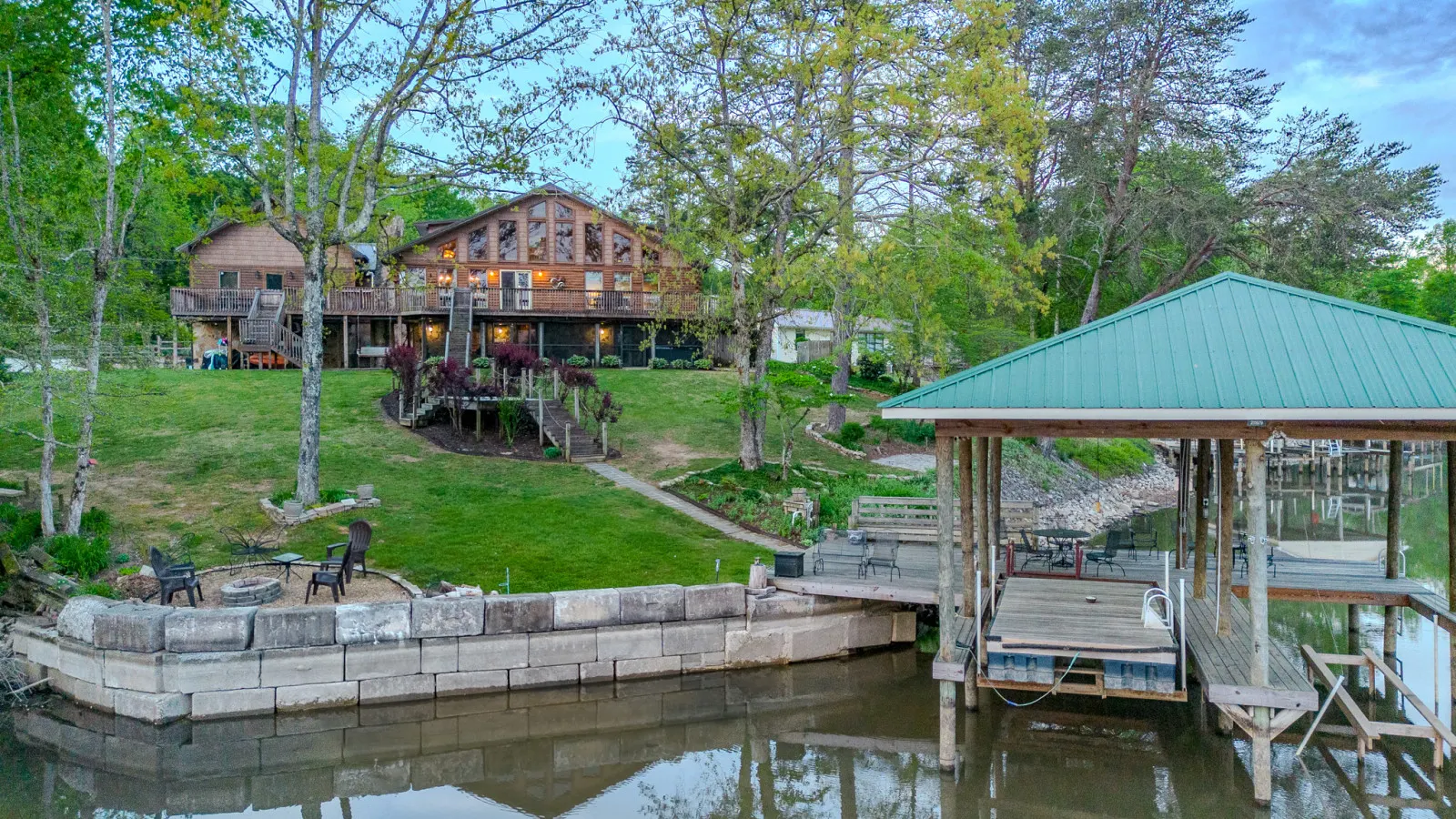 Rhinostar Lakeside Retreat