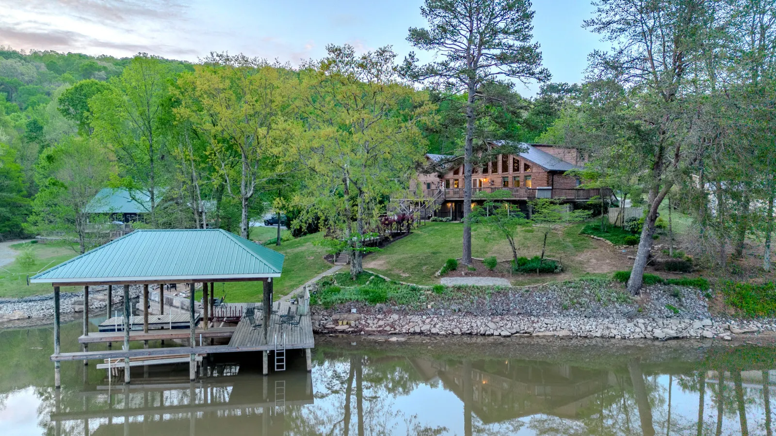 Rhinostar Lakeside Retreat 7