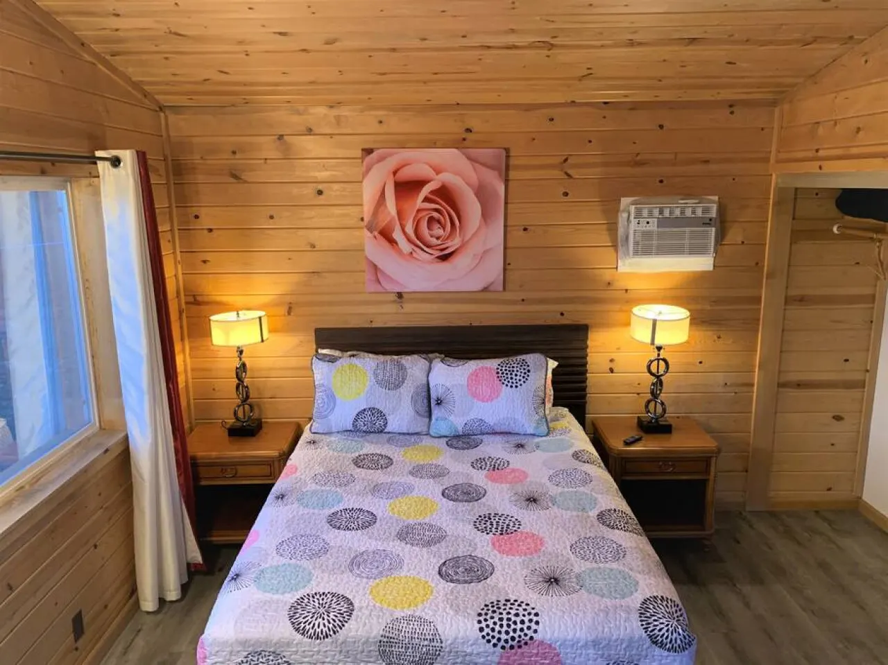 Lake-View Lodge Cabin #4 ( 2 BR Near The Village) 3