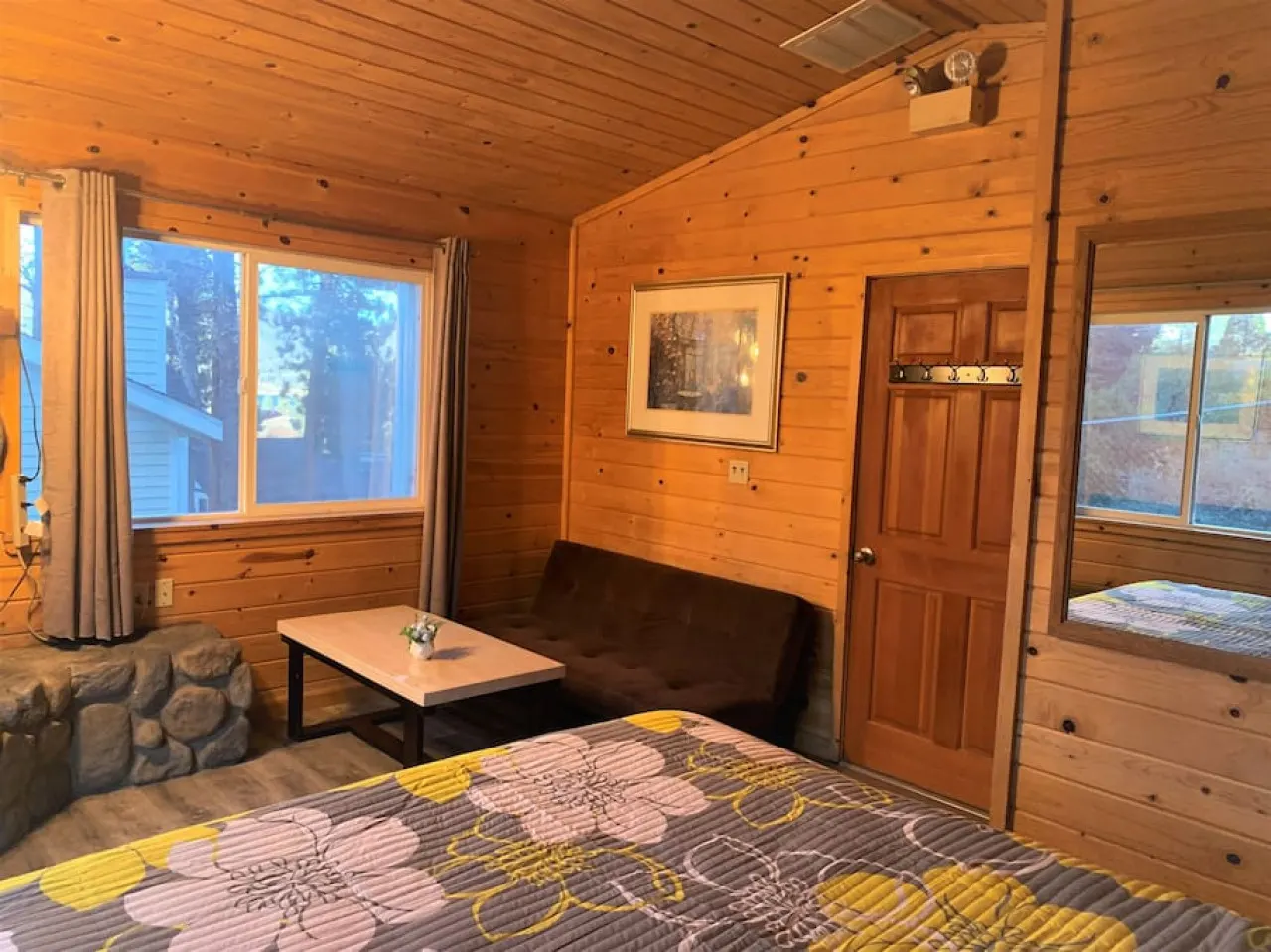 Lake-View Lodge Cabin #4 ( 2 BR Near The Village) 7