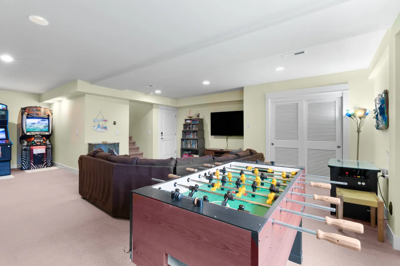 Blue Marlin: Arcade & Hot Tub 6