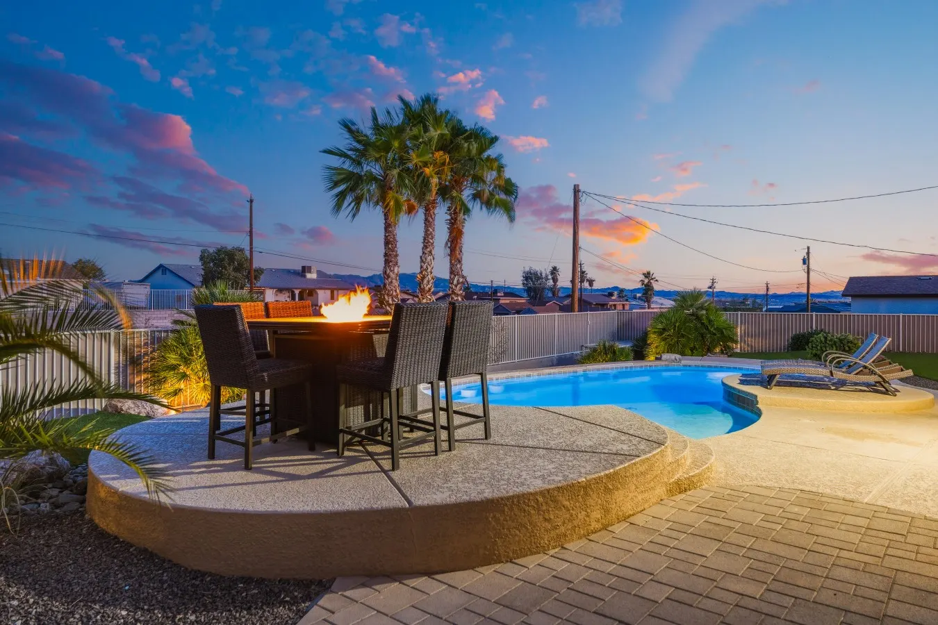 Hillside Hideaway - Pool, BBQ, Private Backyard