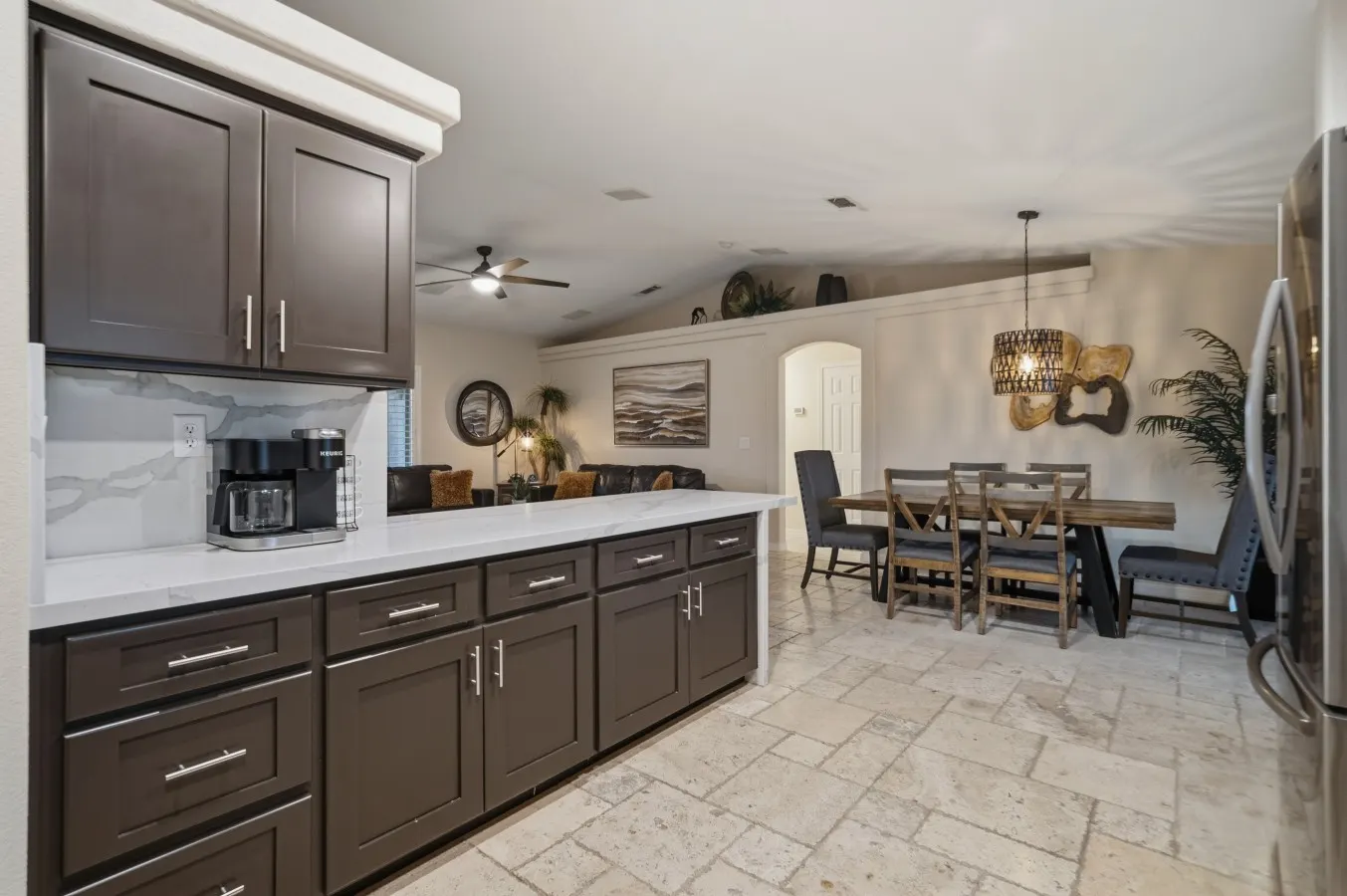 Hillside Hideaway - Pool, BBQ, Private Backyard 10