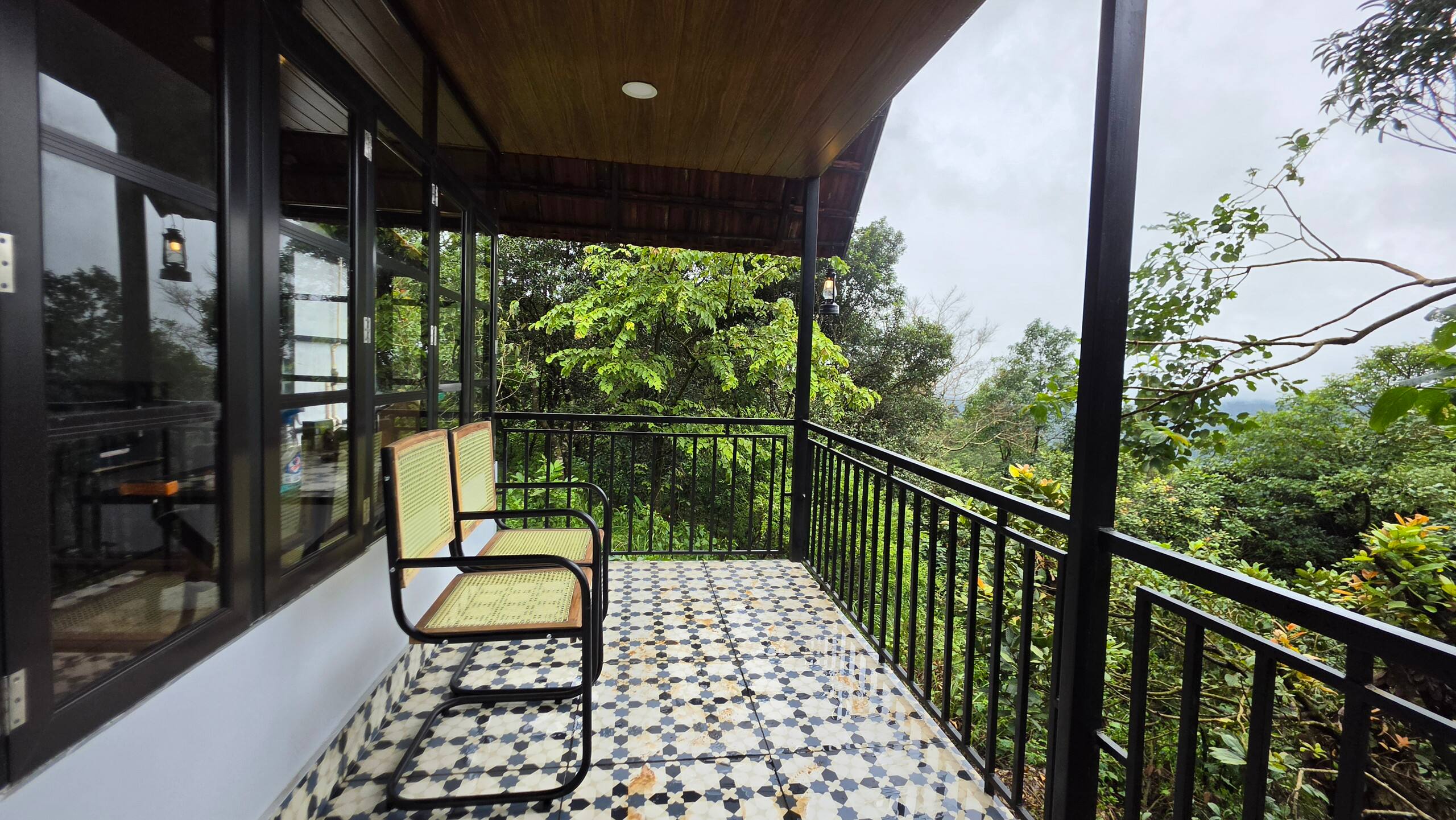 Wake up like a hornbill above the clouds 7