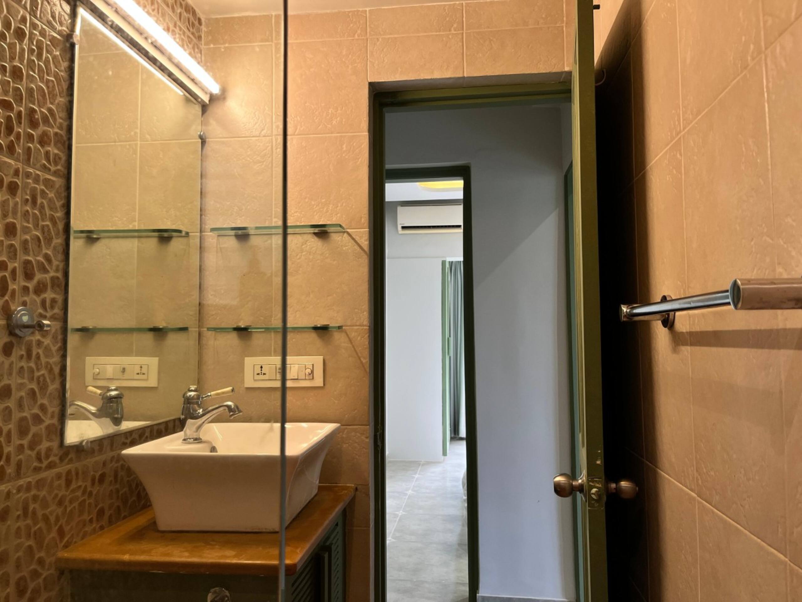 The Greendoor Apt, Sun and Sands, 2bhk, Candolim 35