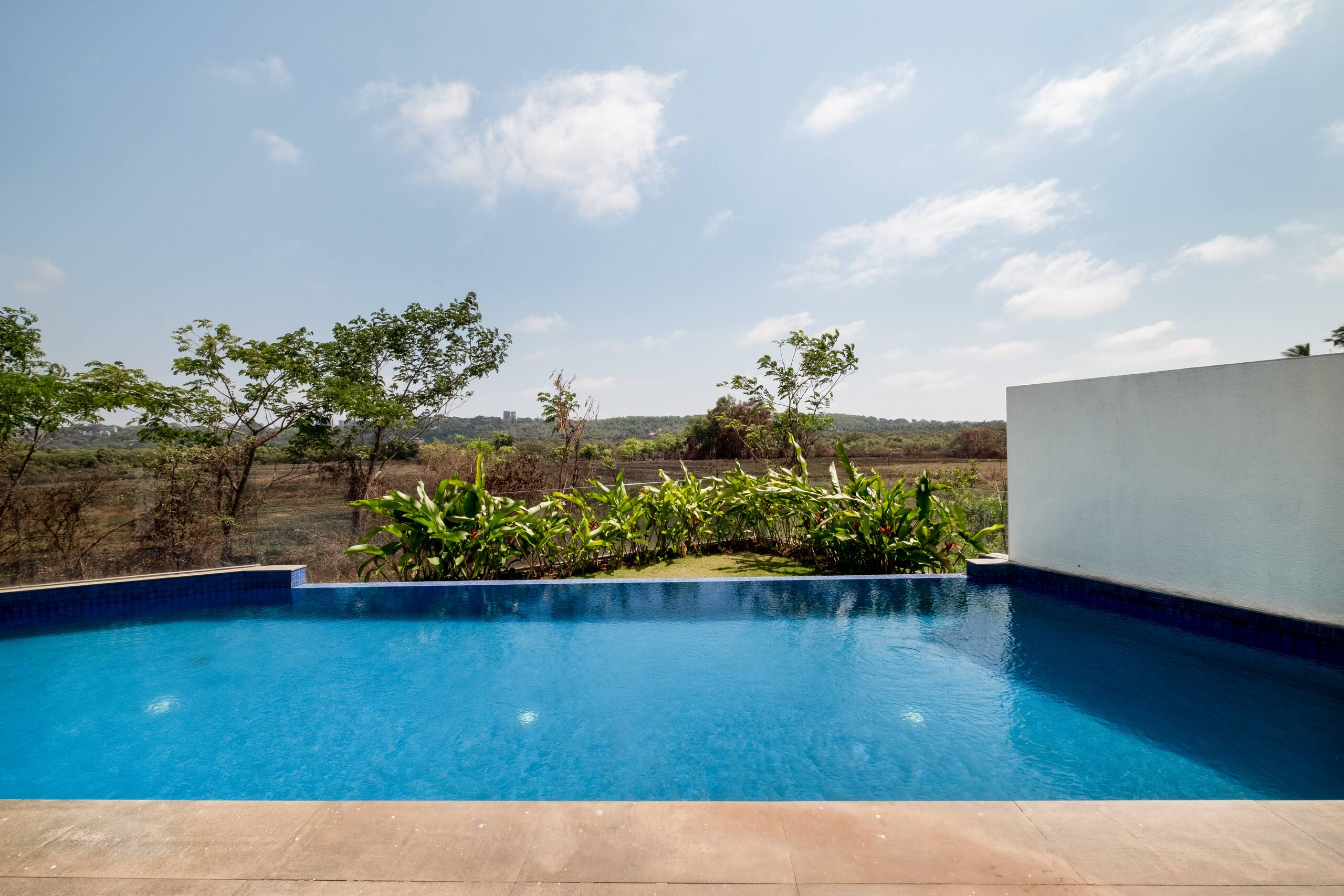 2BR Treas Apt|Shared Infinity Pool|Genset|Candolim 13