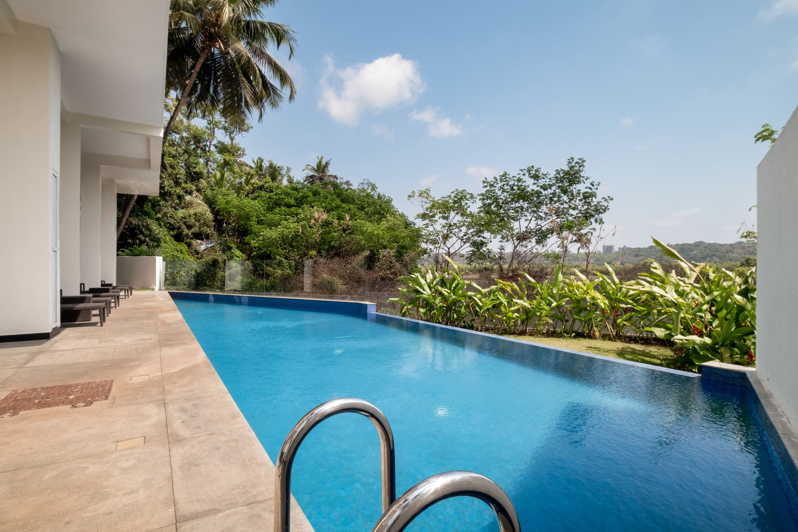 2BR Treas Apt|Shared Infinity Pool|Genset|Candolim 15