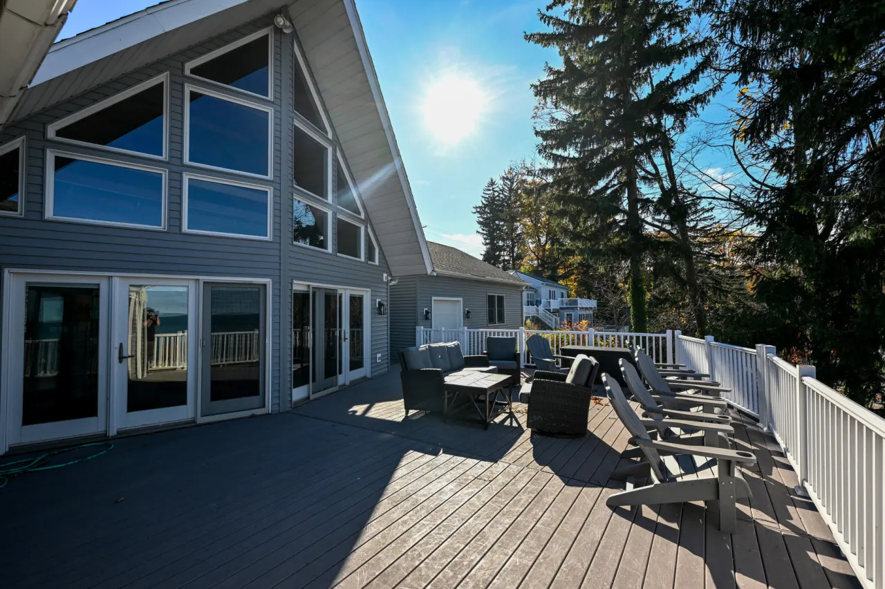 Beautiful Geneva/Ashtabula Lakefront sleeps 16 — photo 2