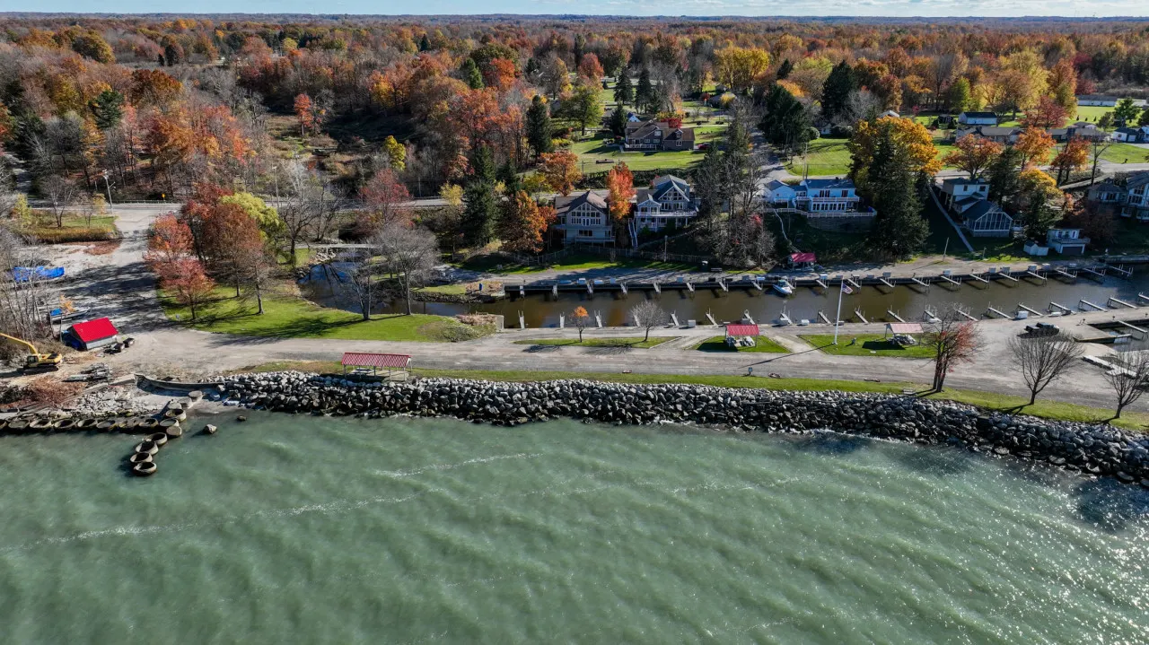 Beautiful Geneva/Ashtabula Lakefront sleeps 16 10