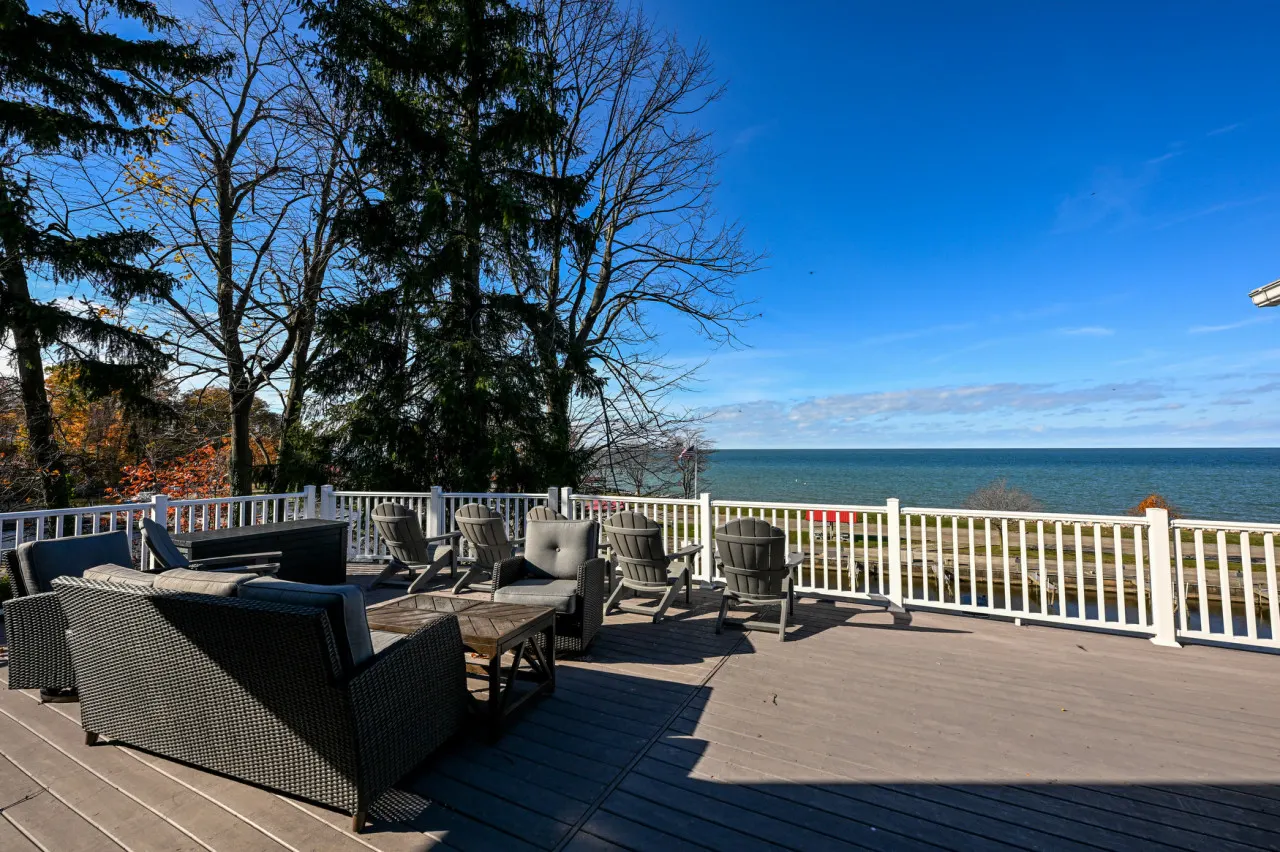 Beautiful Geneva/Ashtabula Lakefront sleeps 16 12