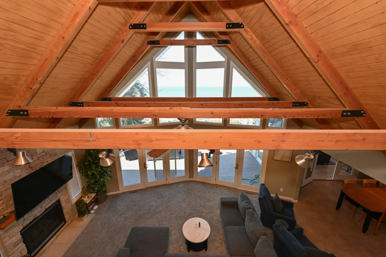 Beautiful Geneva/Ashtabula Lakefront sleeps 16 — photo 3