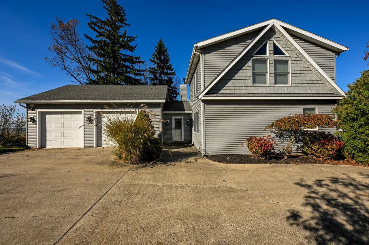 Beautiful Geneva/Ashtabula Lakefront sleeps 16 7