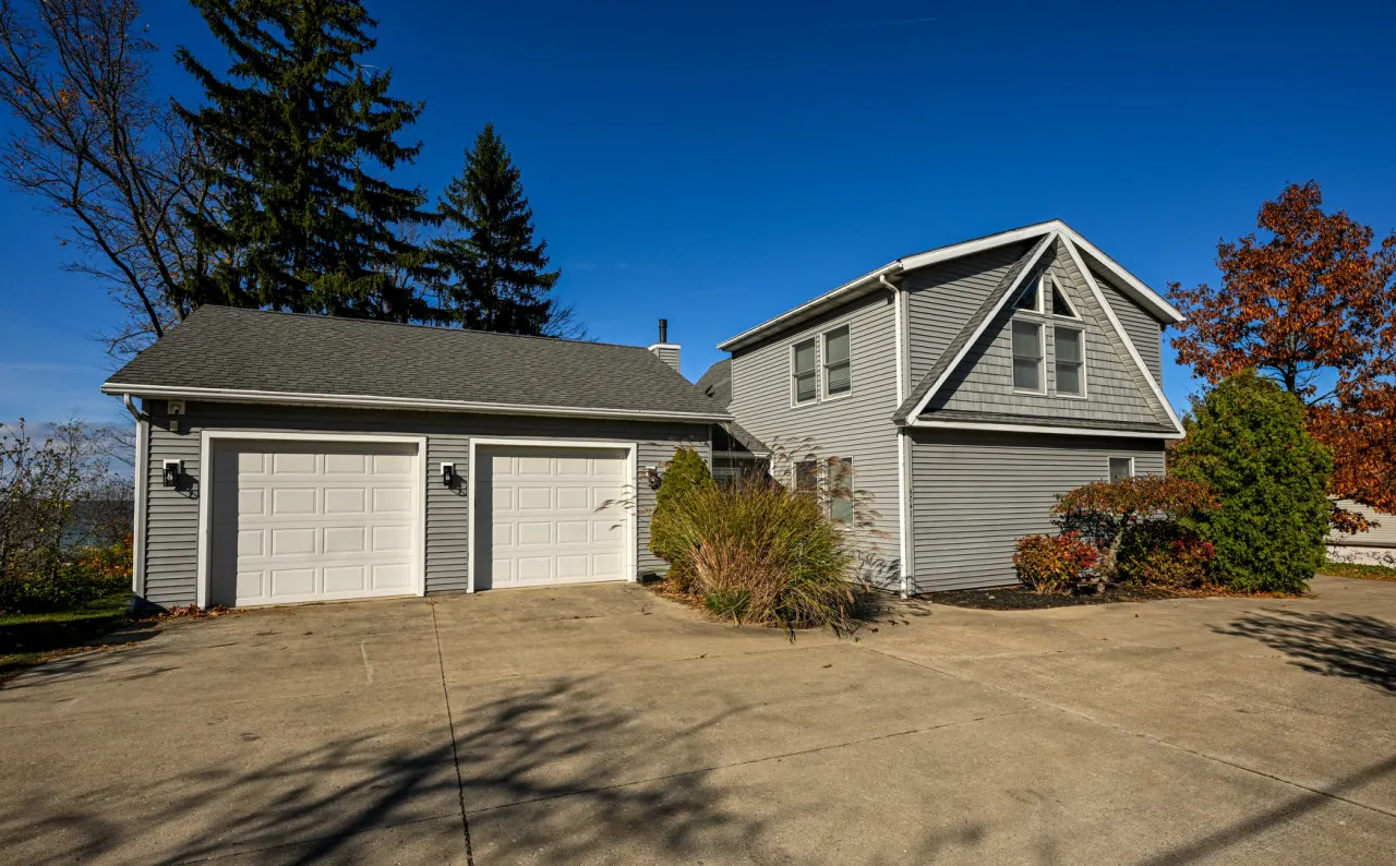 Beautiful Geneva/Ashtabula Lakefront sleeps 16 8