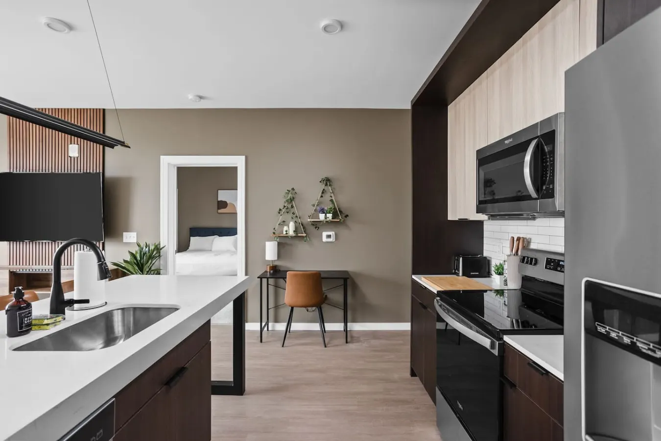 A+ Spacious Luxury 2BR Pool+Lounge+Parking 11