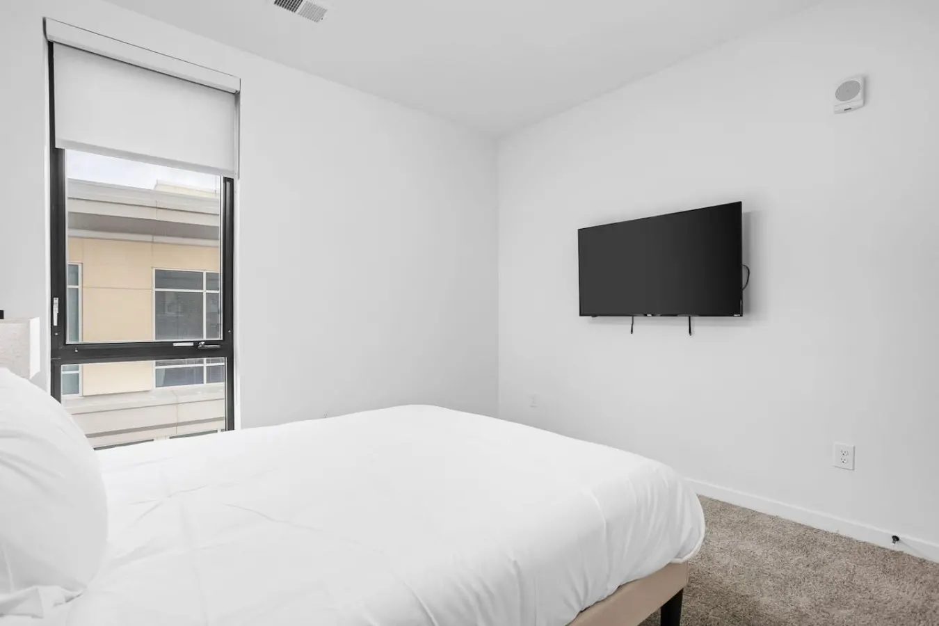 A+ Spacious Luxury 2BR Pool+Lounge+Parking 18