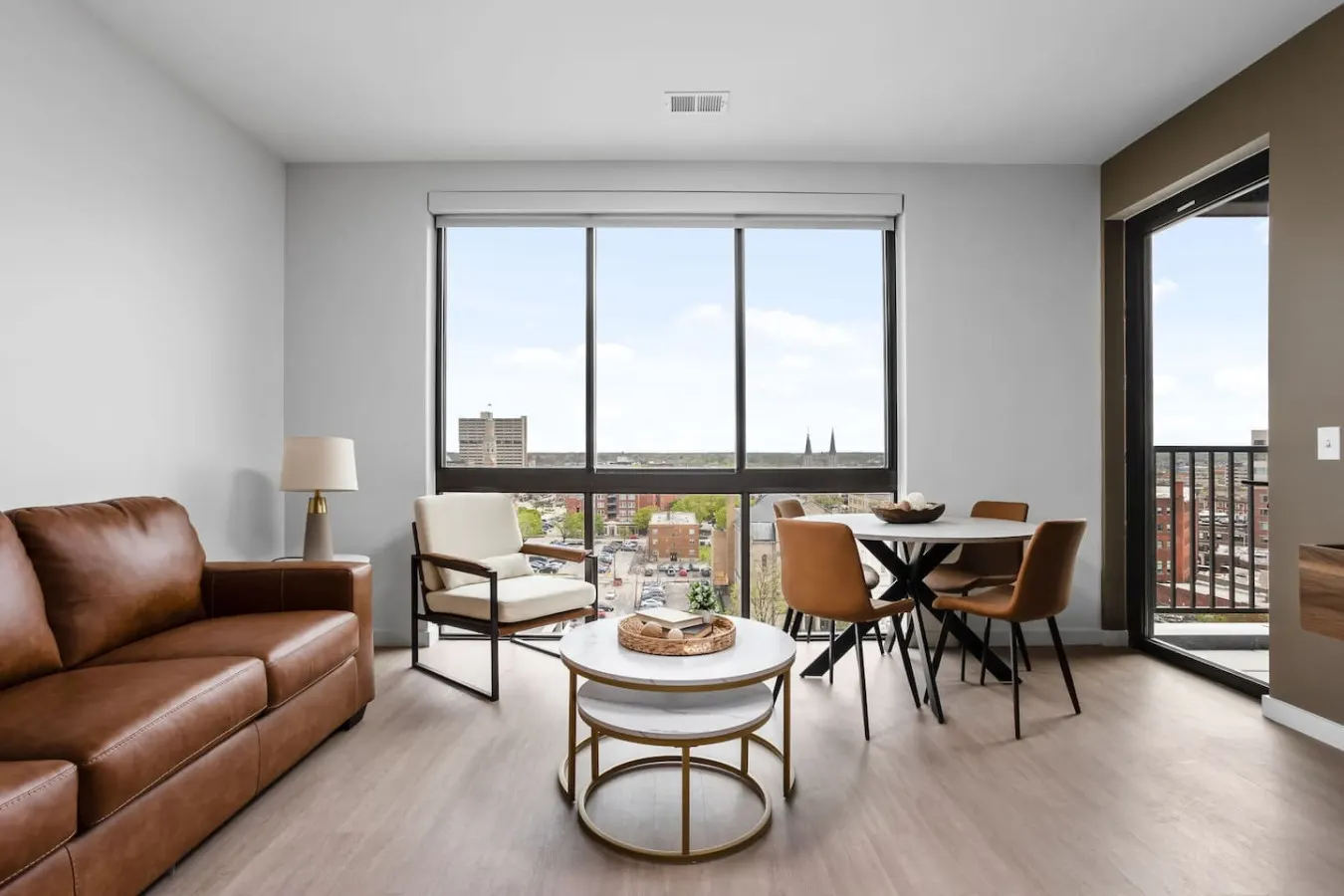 A+ Spacious Luxury 2BR | Pool+Lounge+Parking — photo 3