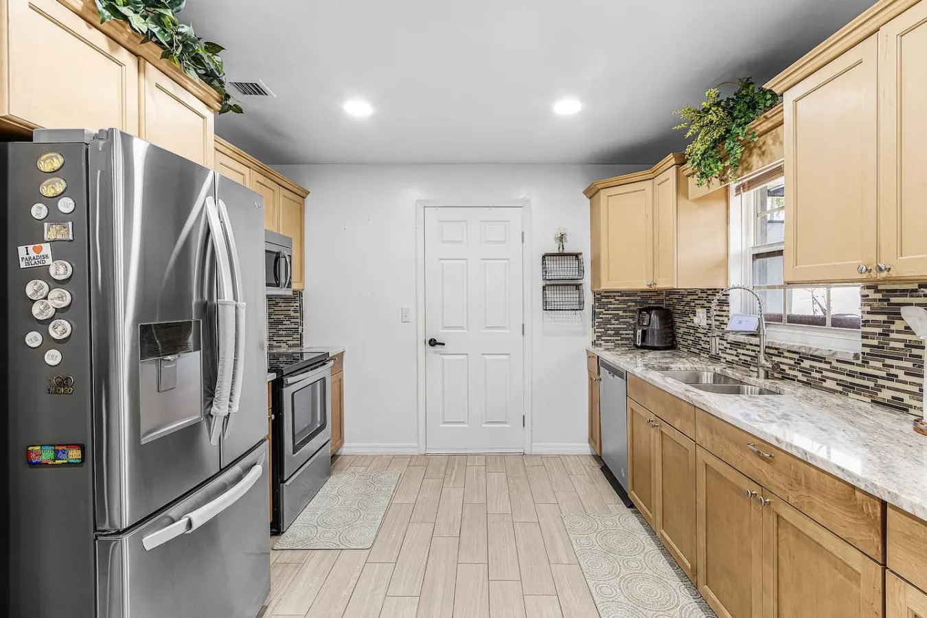 3 Bed 2 Bath Backyard Oasis FREE gas card with 7 night stay 11