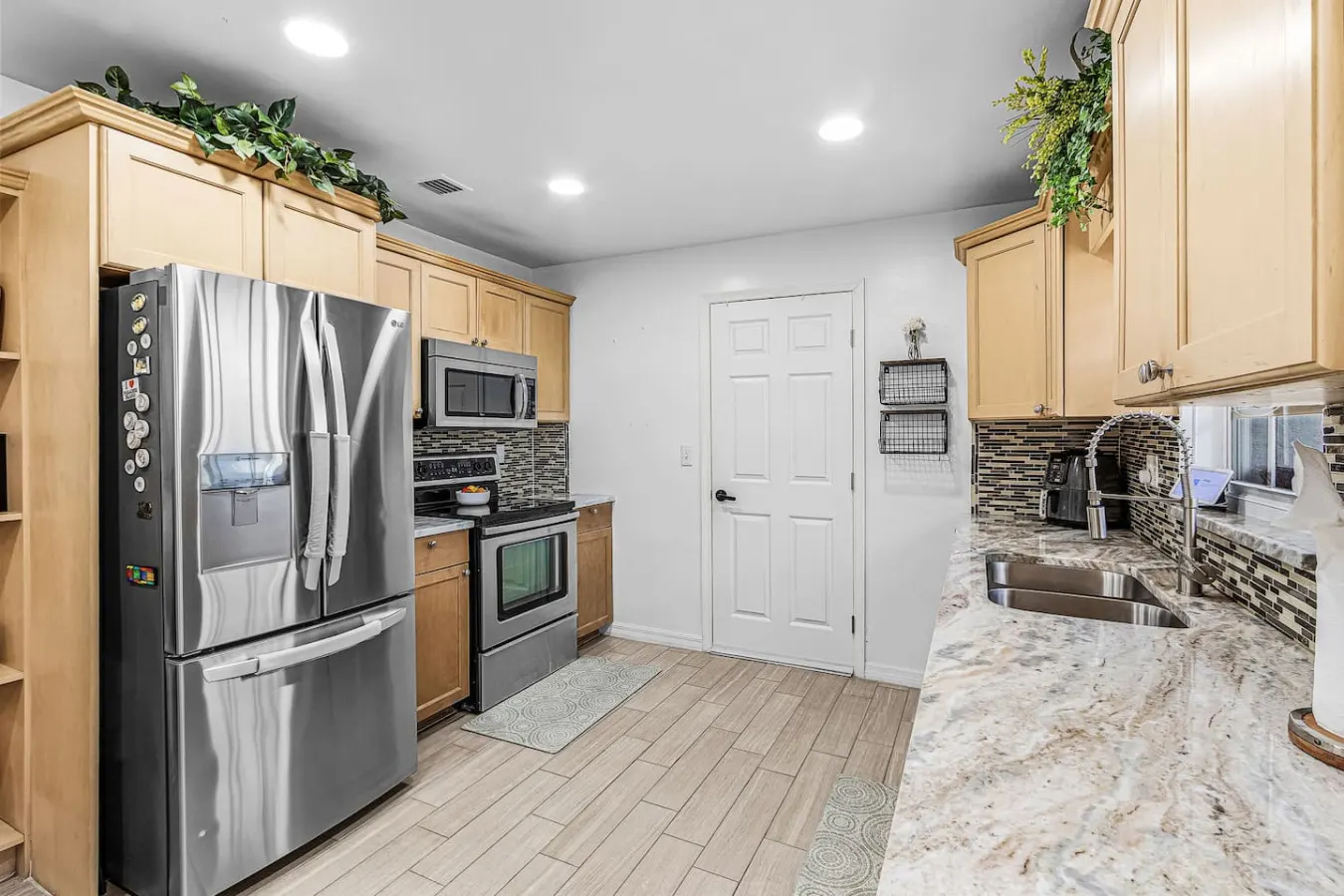3 Bed 2 Bath Backyard Oasis FREE gas card with 7 night stay 15