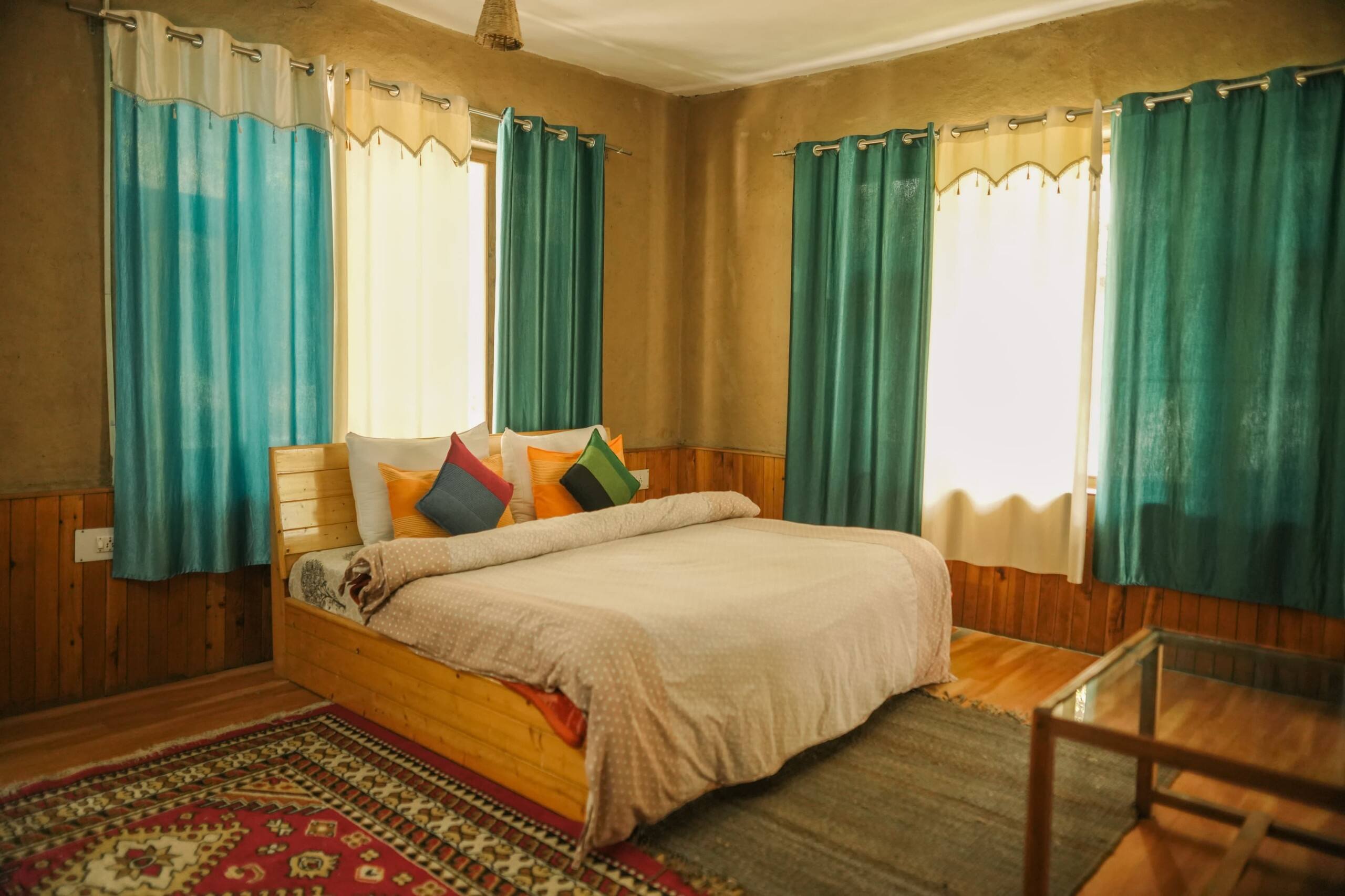 Entire Riverside Homestay with book cafe & Garden 8