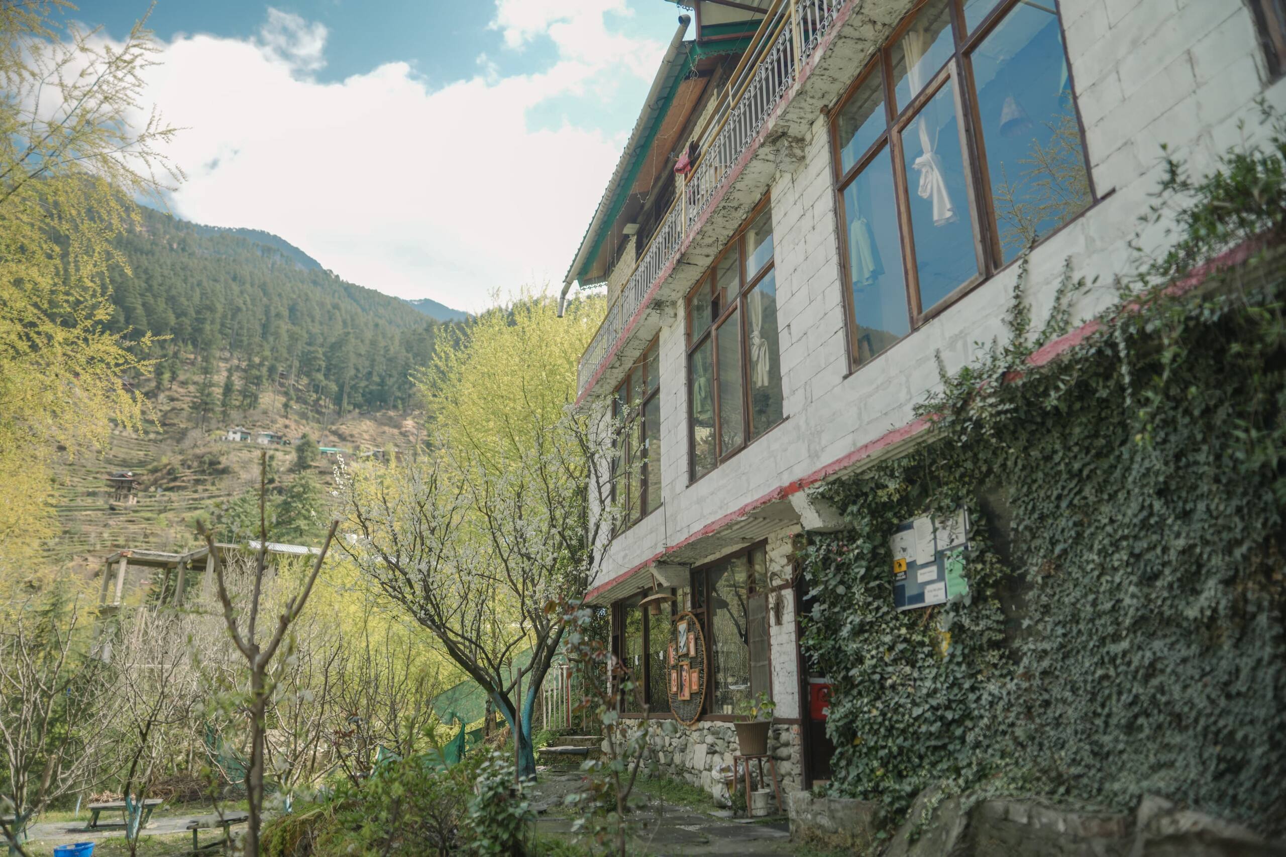 Entire Riverside Homestay with book cafe & Garden 28