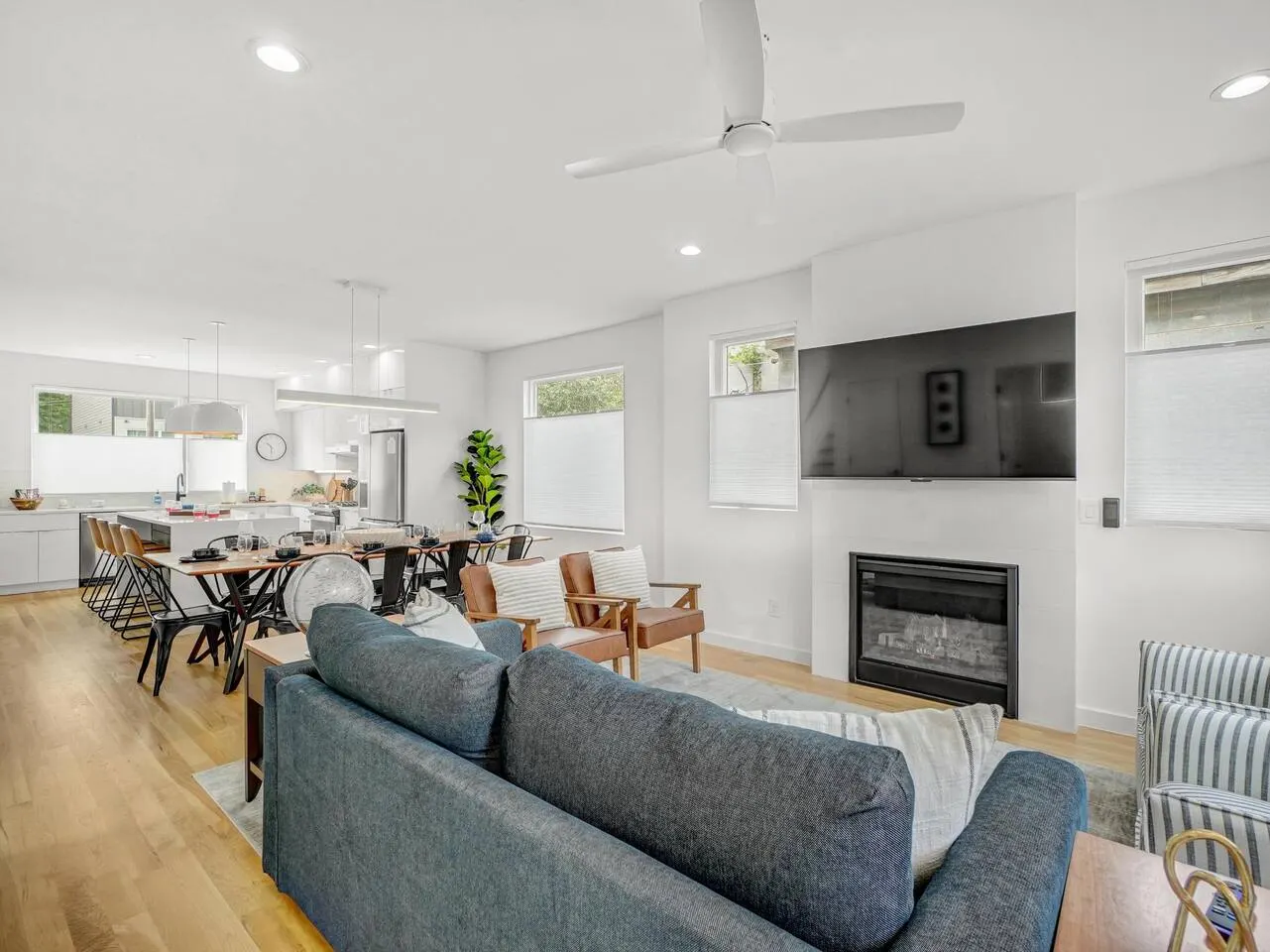Downtown Dapper, Con Ctr .5mi, 2King Suites, 13+