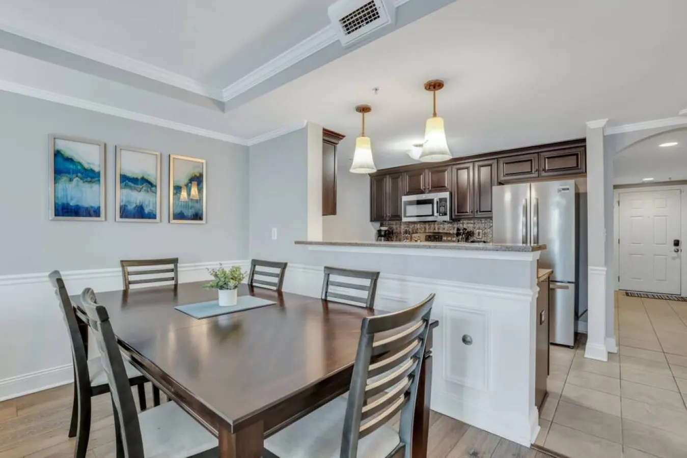 Atlantic Ave: 3 Bed 2 Bath Condo Walk to Beach, Pool Access 15