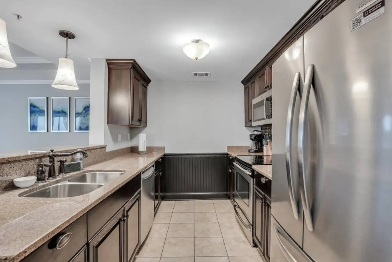 Atlantic Ave: 3 Bed 2 Bath Condo Walk to Beach, Pool Access 16