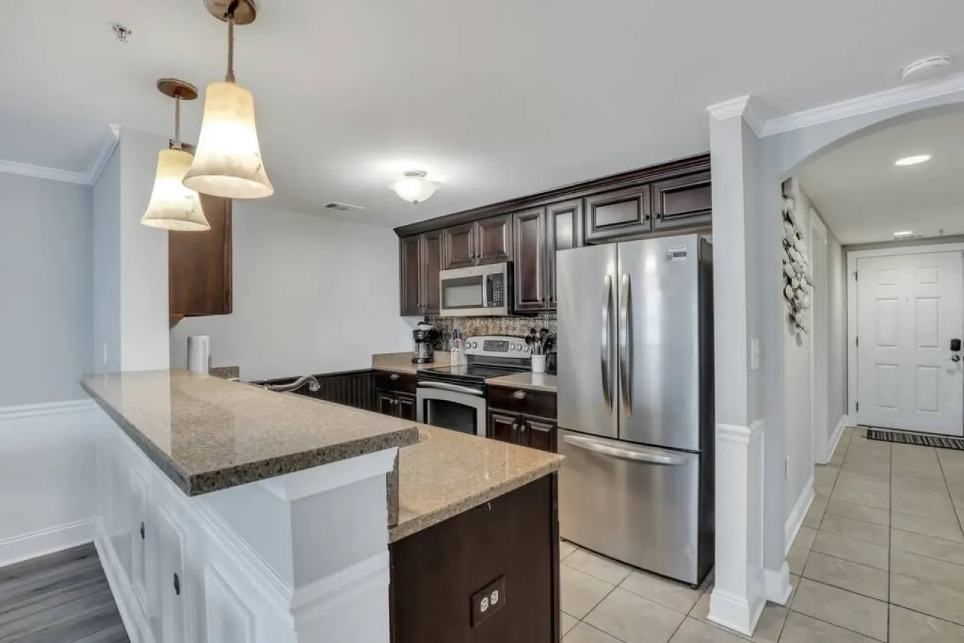 Atlantic Ave: 3 Bed 2 Bath Condo Walk to Beach, Pool Access — photo 3