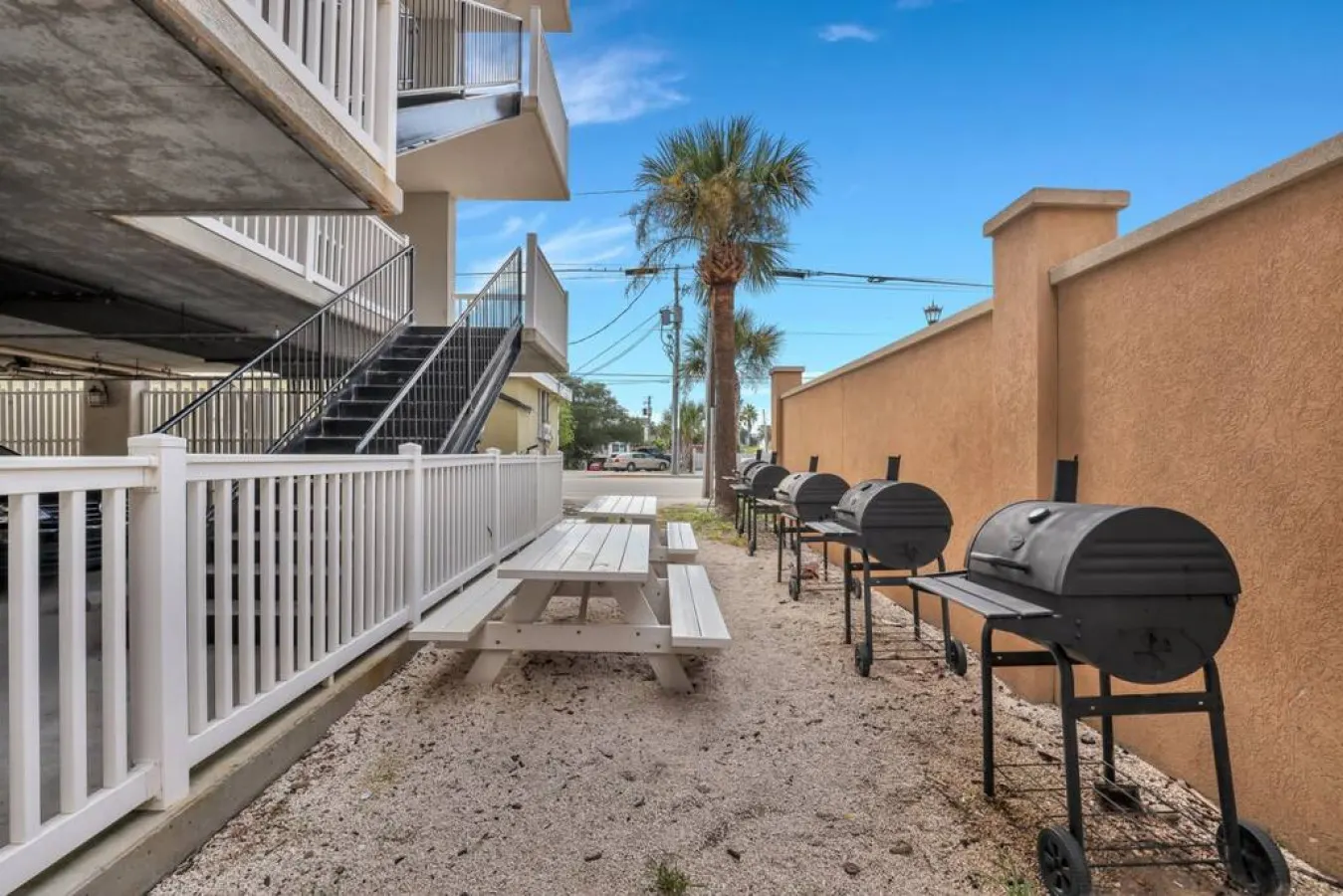 Atlantic Ave: 3 Bed 2 Bath Condo Walk to Beach, Pool Access 6