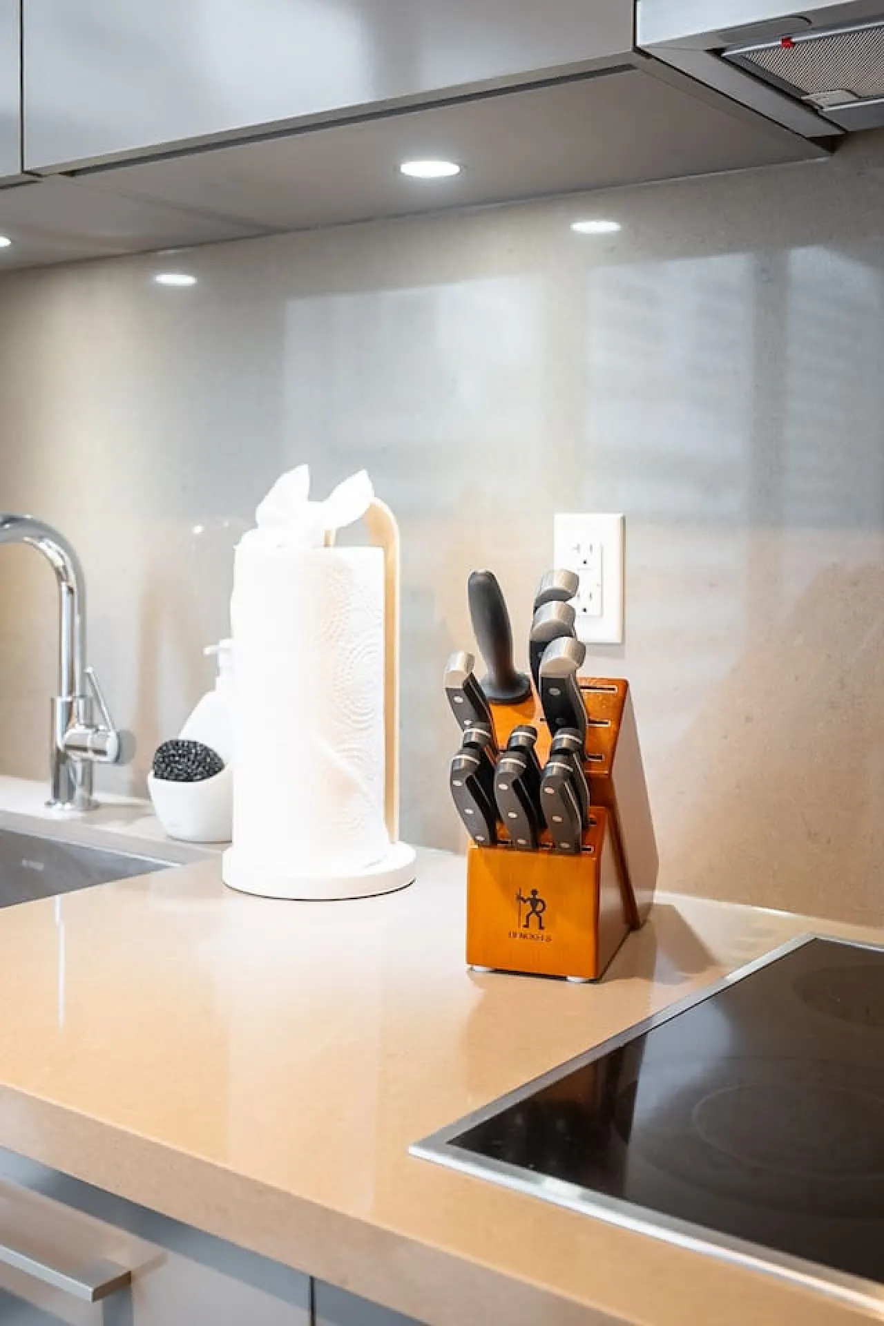 Stylish Yorkville 1BR Walk to Dining & Shops 12