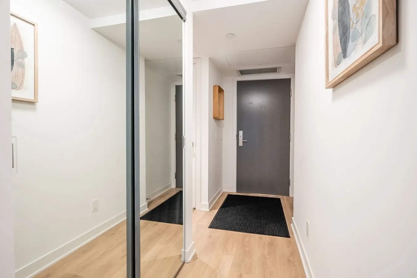Stylish Yorkville 1BR Walk to Dining & Shops 13