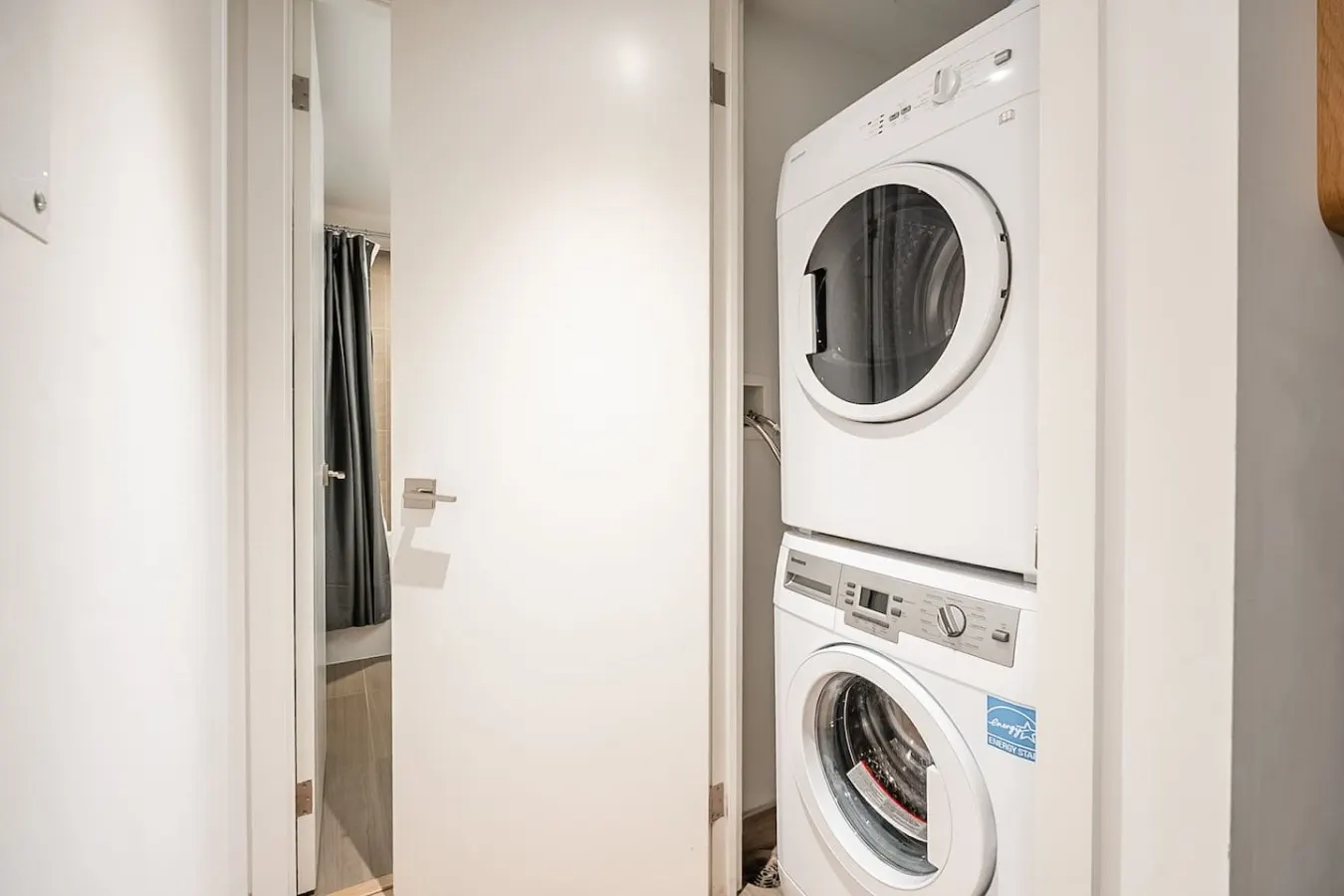 Stylish Yorkville 1BR Walk to Dining & Shops 14