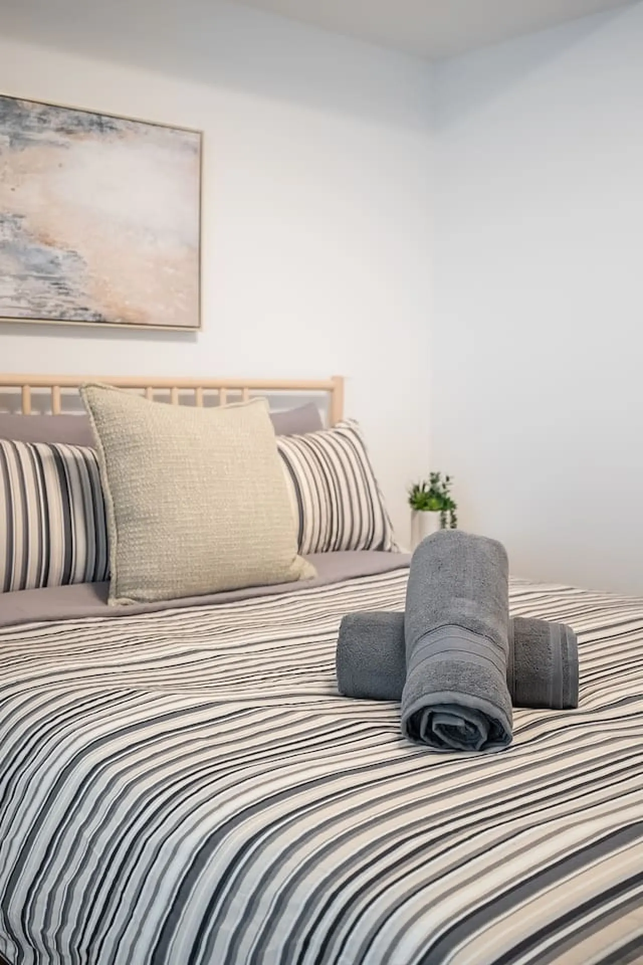 Stylish Yorkville 1BR Walk to Dining & Shops 16