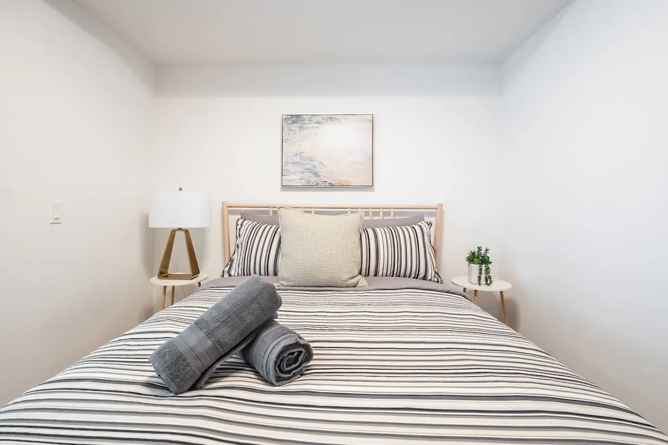 Stylish Yorkville 1BR Walk to Dining & Shops 17