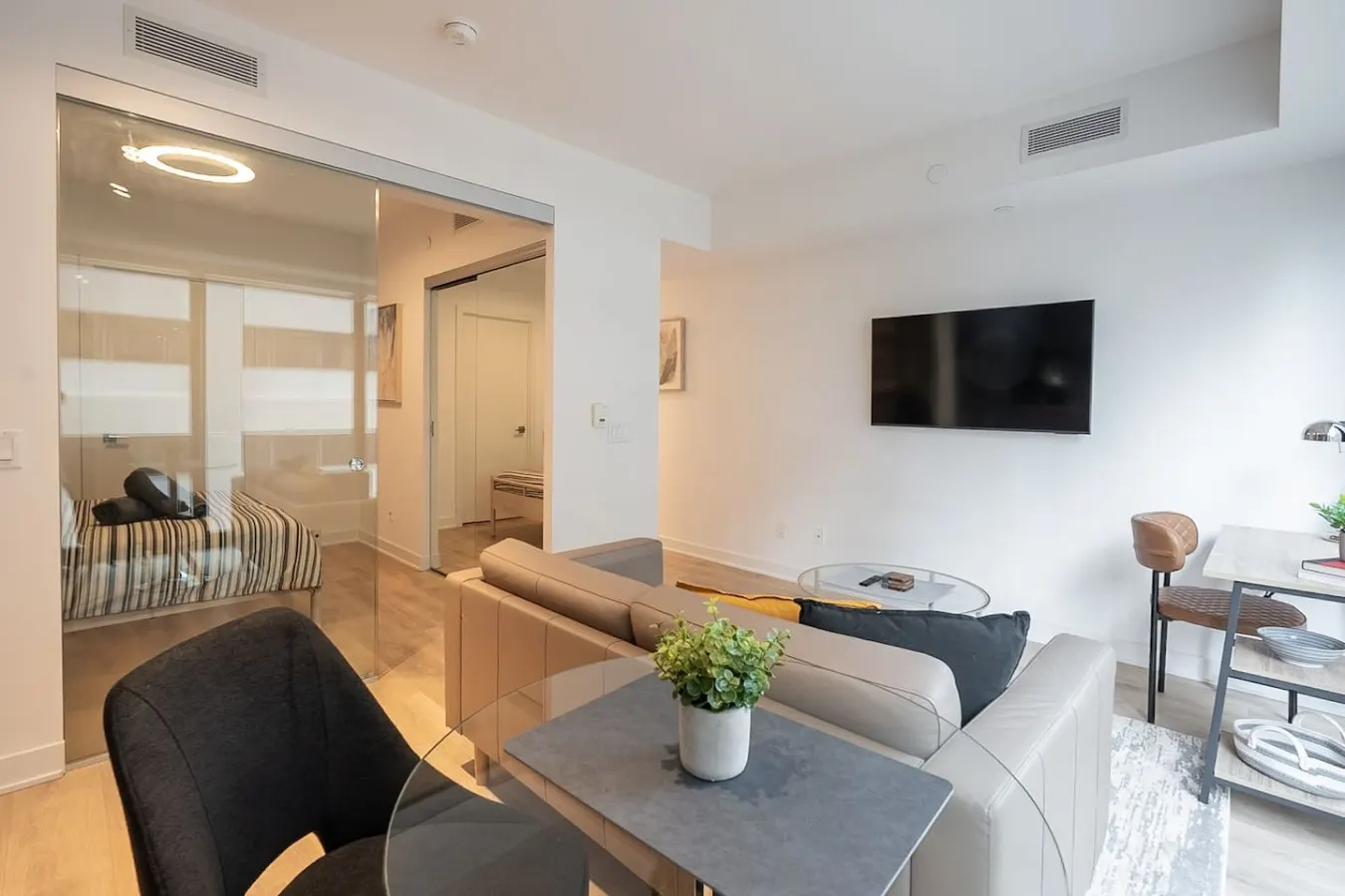 Stylish Yorkville 1BR Walk to Dining & Shops 18