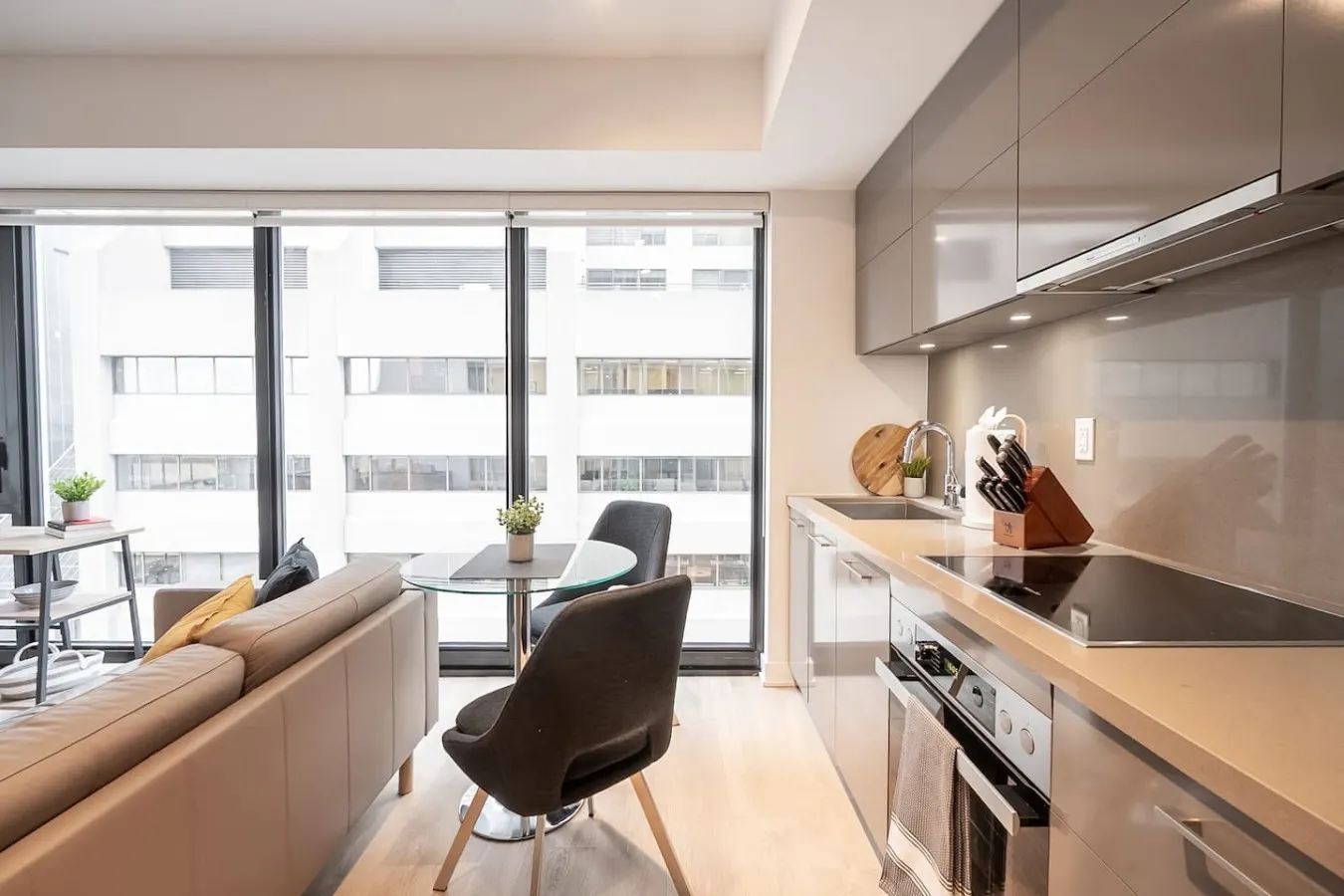 Stylish Yorkville 1BR Walk to Dining & Shops 19
