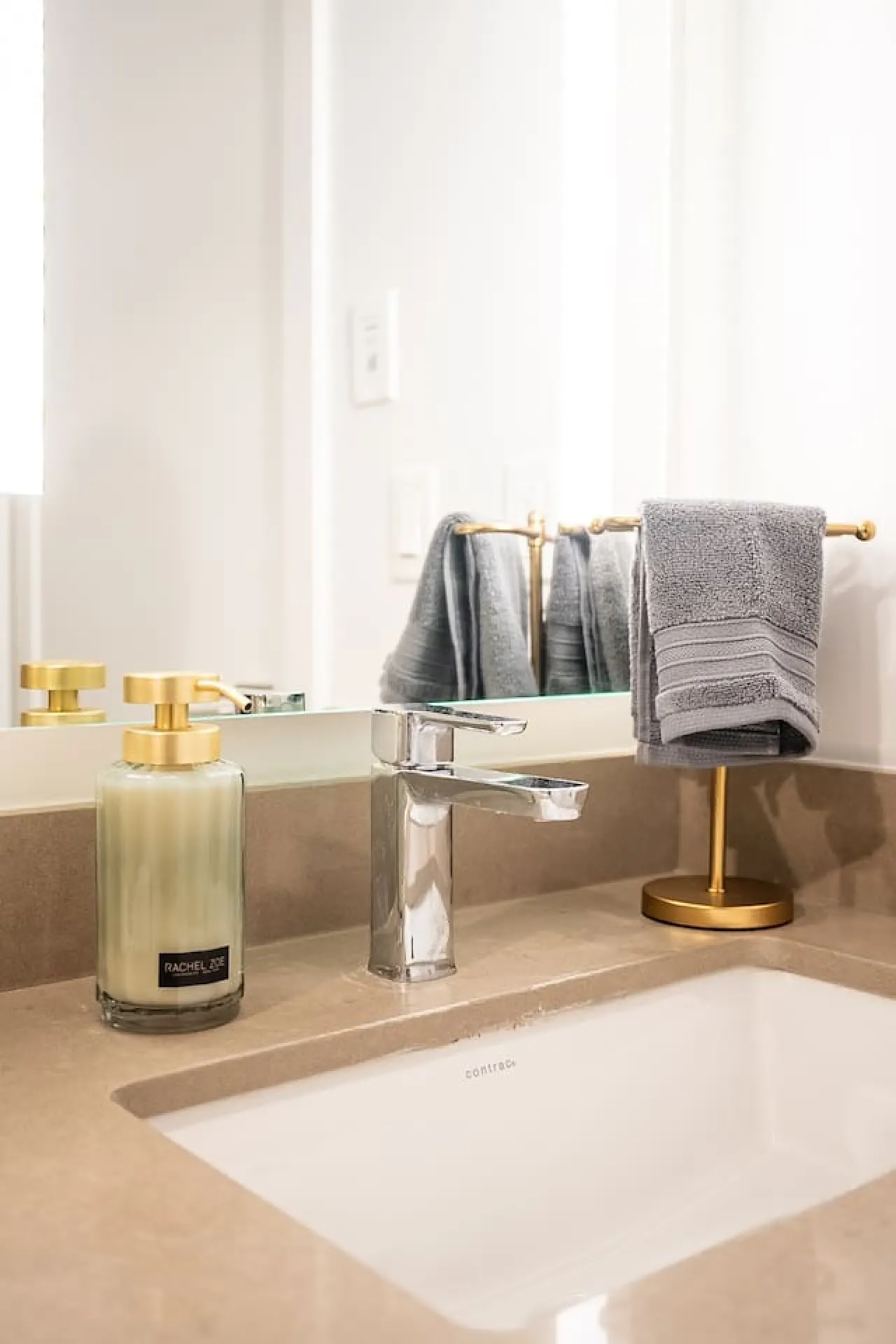 Stylish Yorkville 1BR Walk to Dining & Shops 20