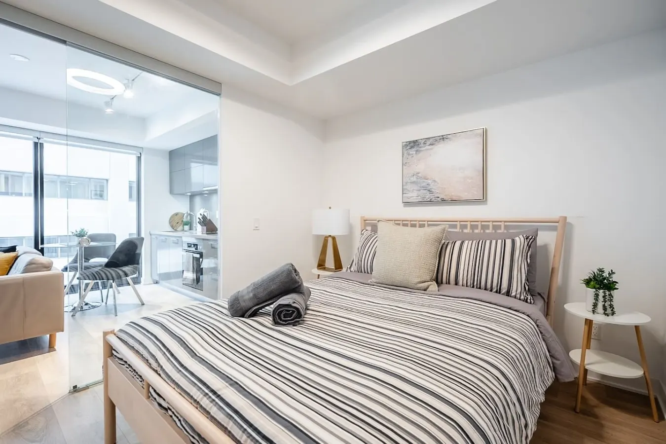 Stylish Yorkville 1BR Walk to Dining & Shops 3