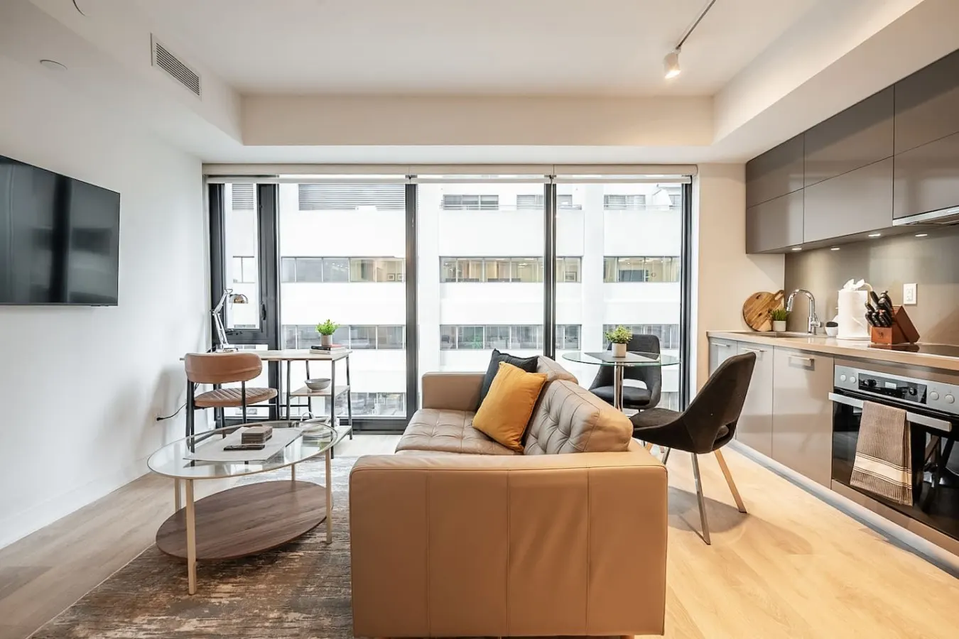 Stylish Yorkville 1BR Walk to Dining & Shops 8