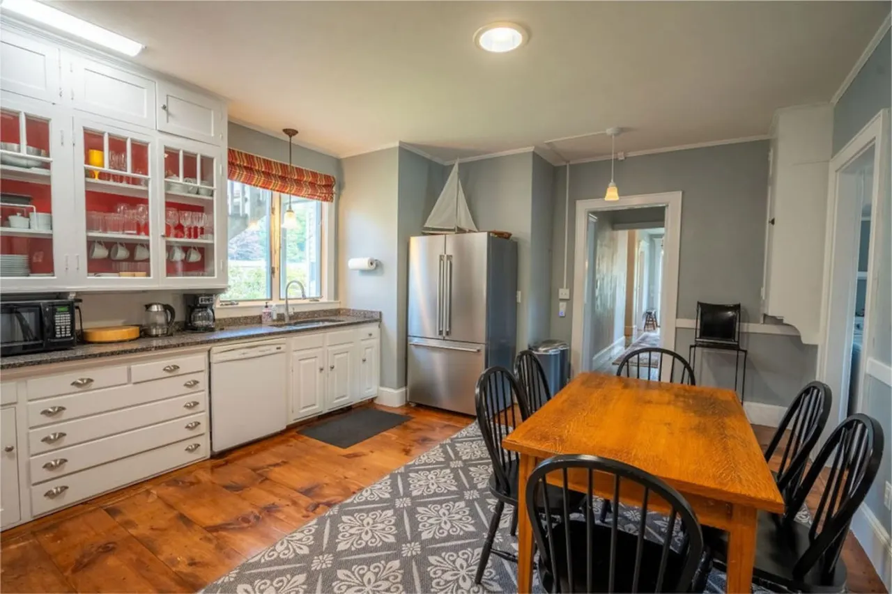 Large Sea Captain's Estate in Falmouth Village 9
