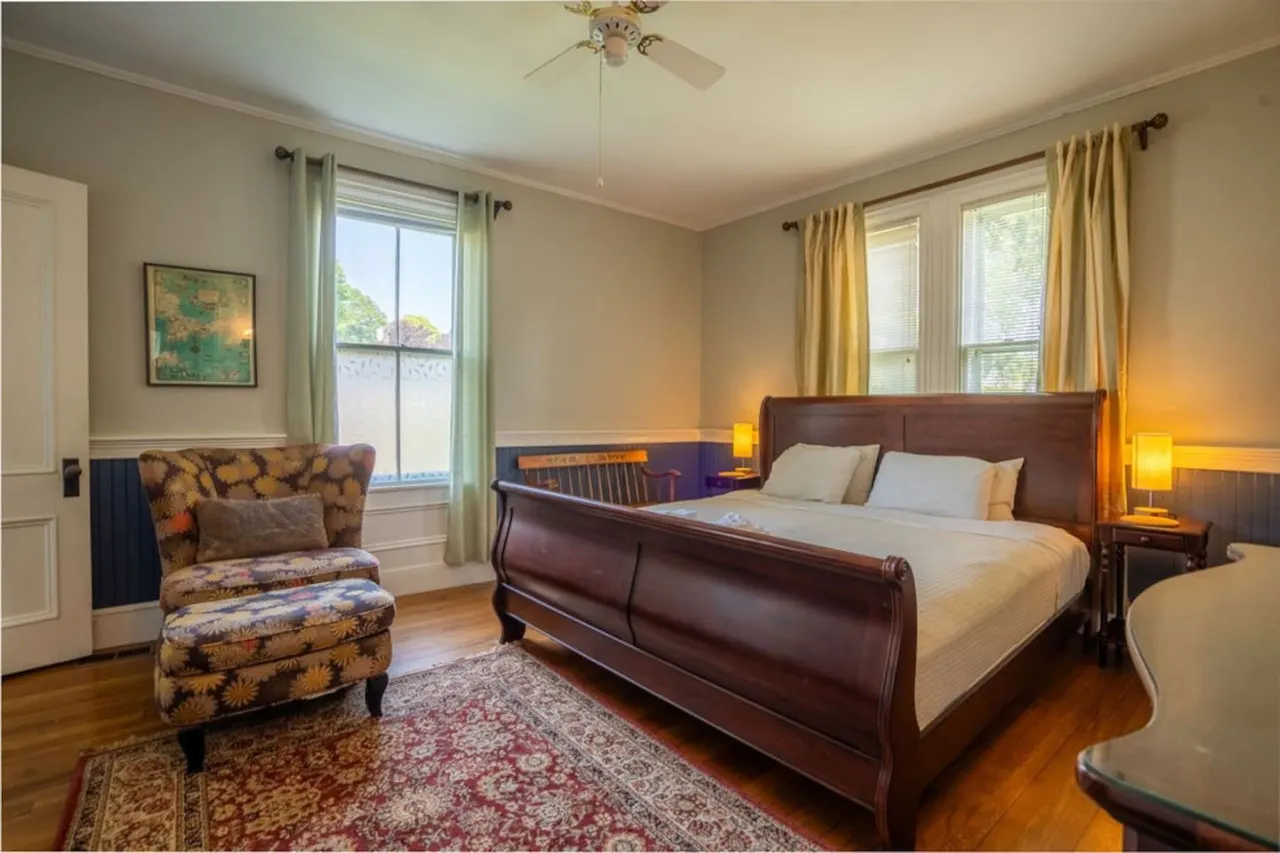 Large Sea Captain's Estate in Falmouth Village 11