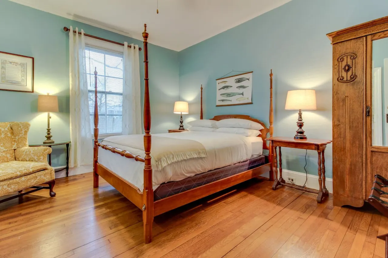 Large Sea Captain's Estate in Falmouth Village 12
