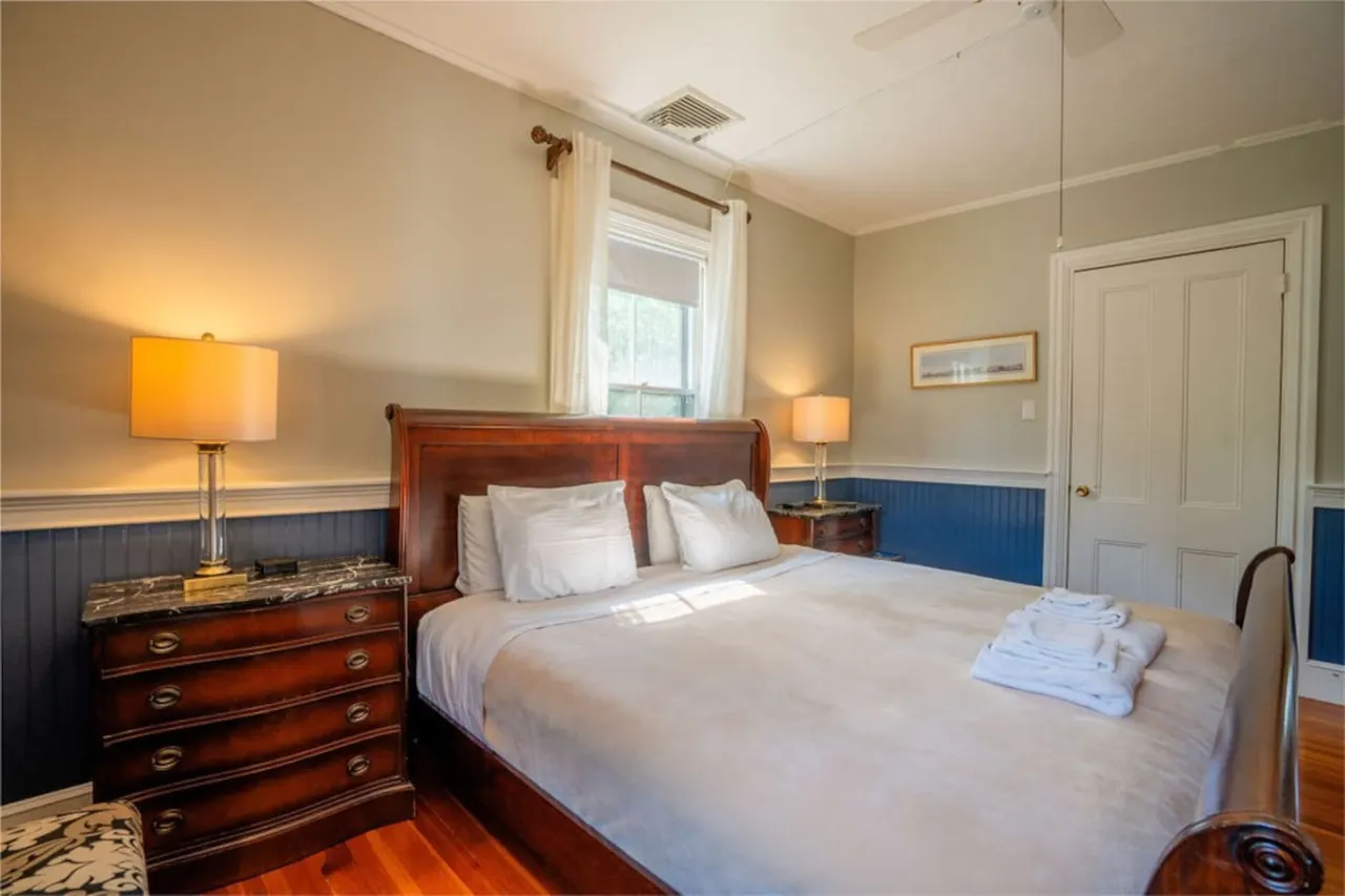 Large Sea Captain's Estate in Falmouth Village 17
