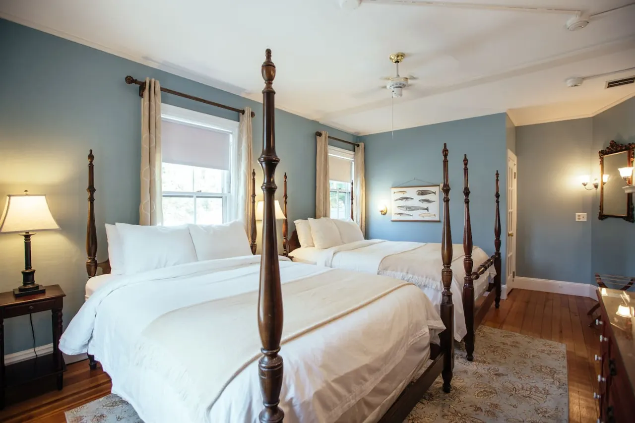 Large Sea Captain's Estate in Falmouth Village 18