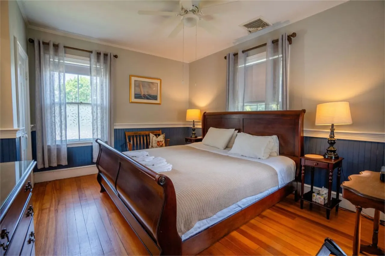 Large Sea Captain's Estate in Falmouth Village 19