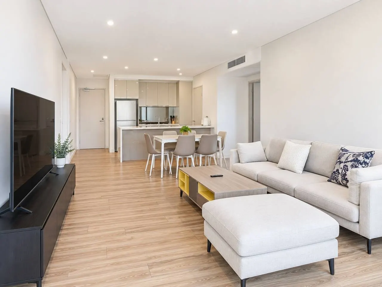Modern 3BR Apartment in Vibrant Mascot