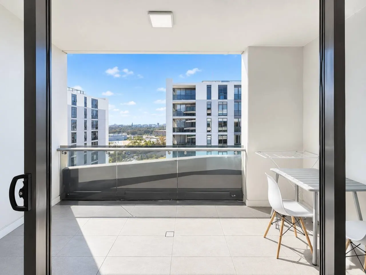 Modern 3BR Apartment in Vibrant Mascot 12