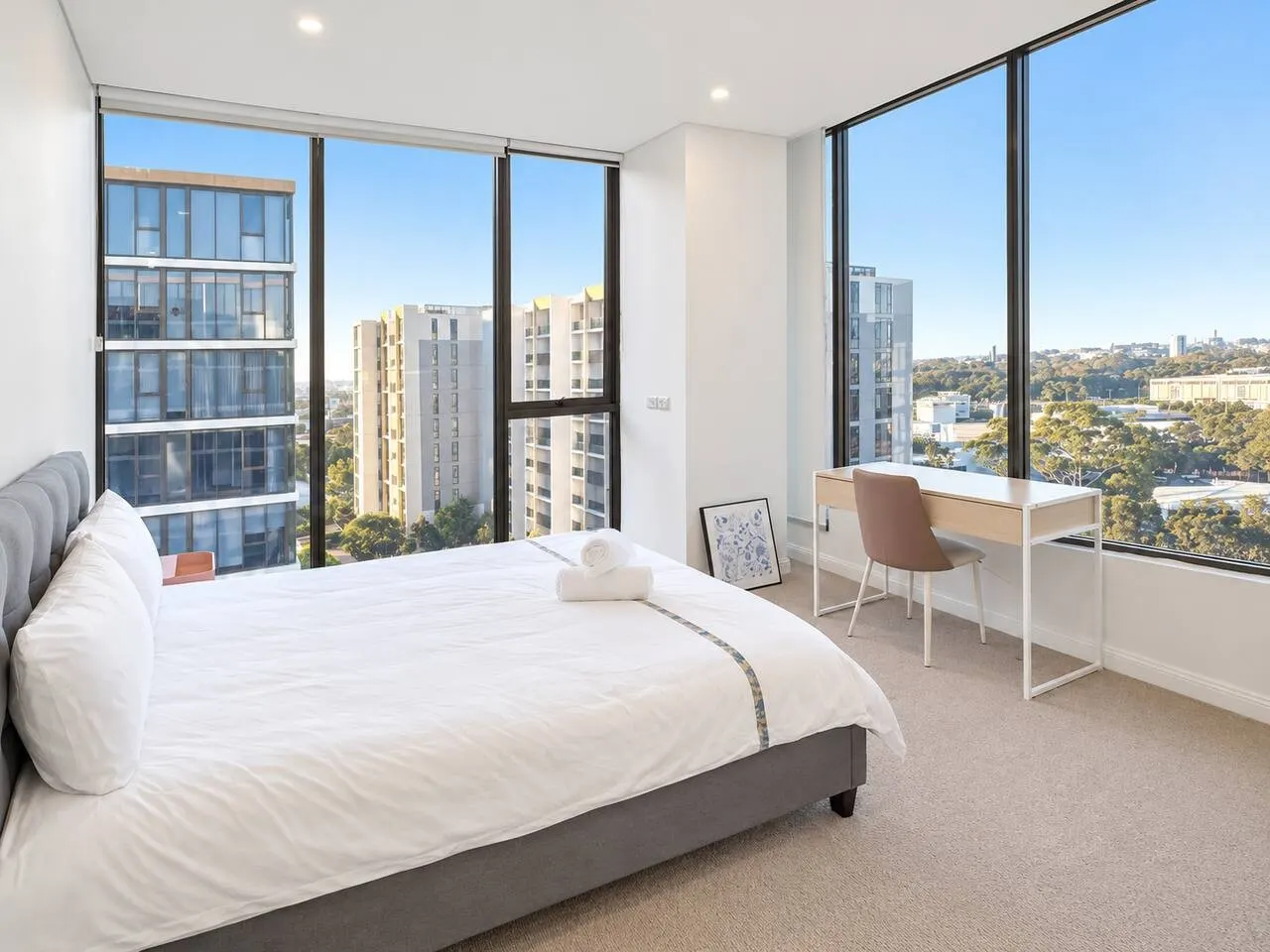 Modern 3BR Apartment in Vibrant Mascot 7